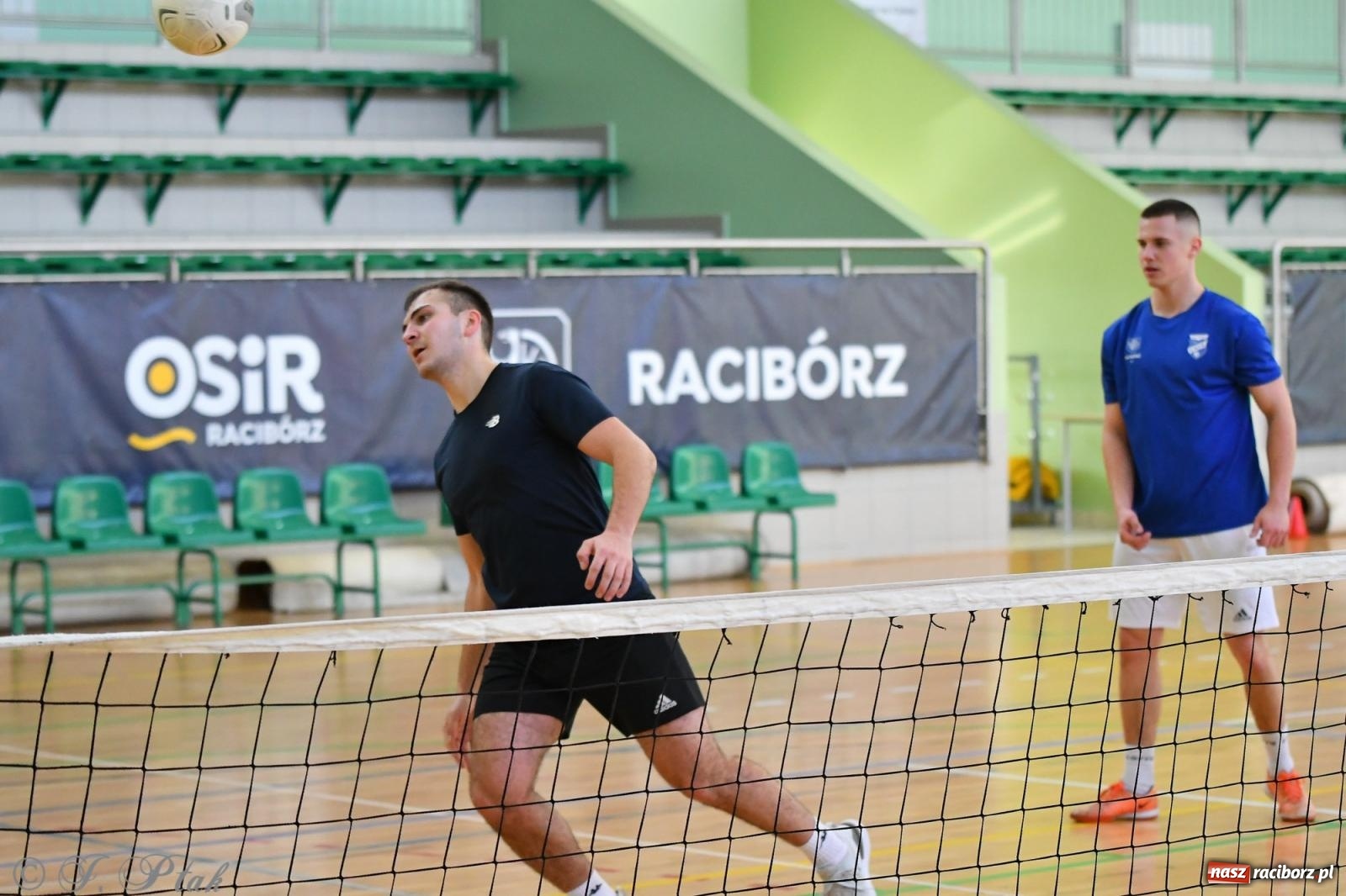 Zdjęcie w galerii na portalu naszraciborz.pl: Turniej siatkonogi w hali przy Łąkowej [FOTO] wiadomości z regionu