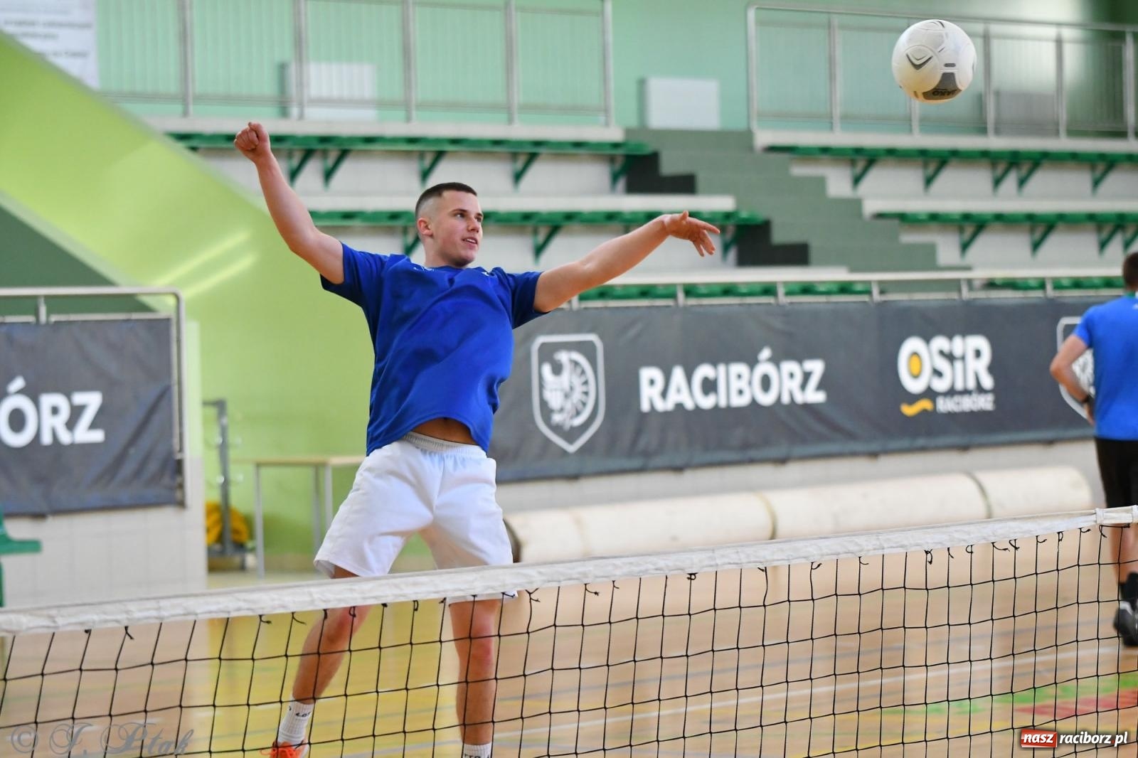 Zdjęcie w galerii na portalu naszraciborz.pl: Turniej siatkonogi w hali przy Łąkowej [FOTO] wiadomości z regionu