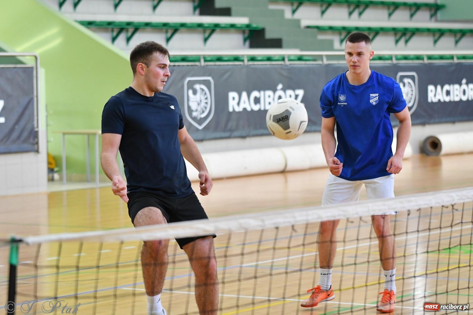Zdjęcie w galerii na portalu naszraciborz.pl: Turniej siatkonogi w hali przy Łąkowej [FOTO] wiadomości z regionu