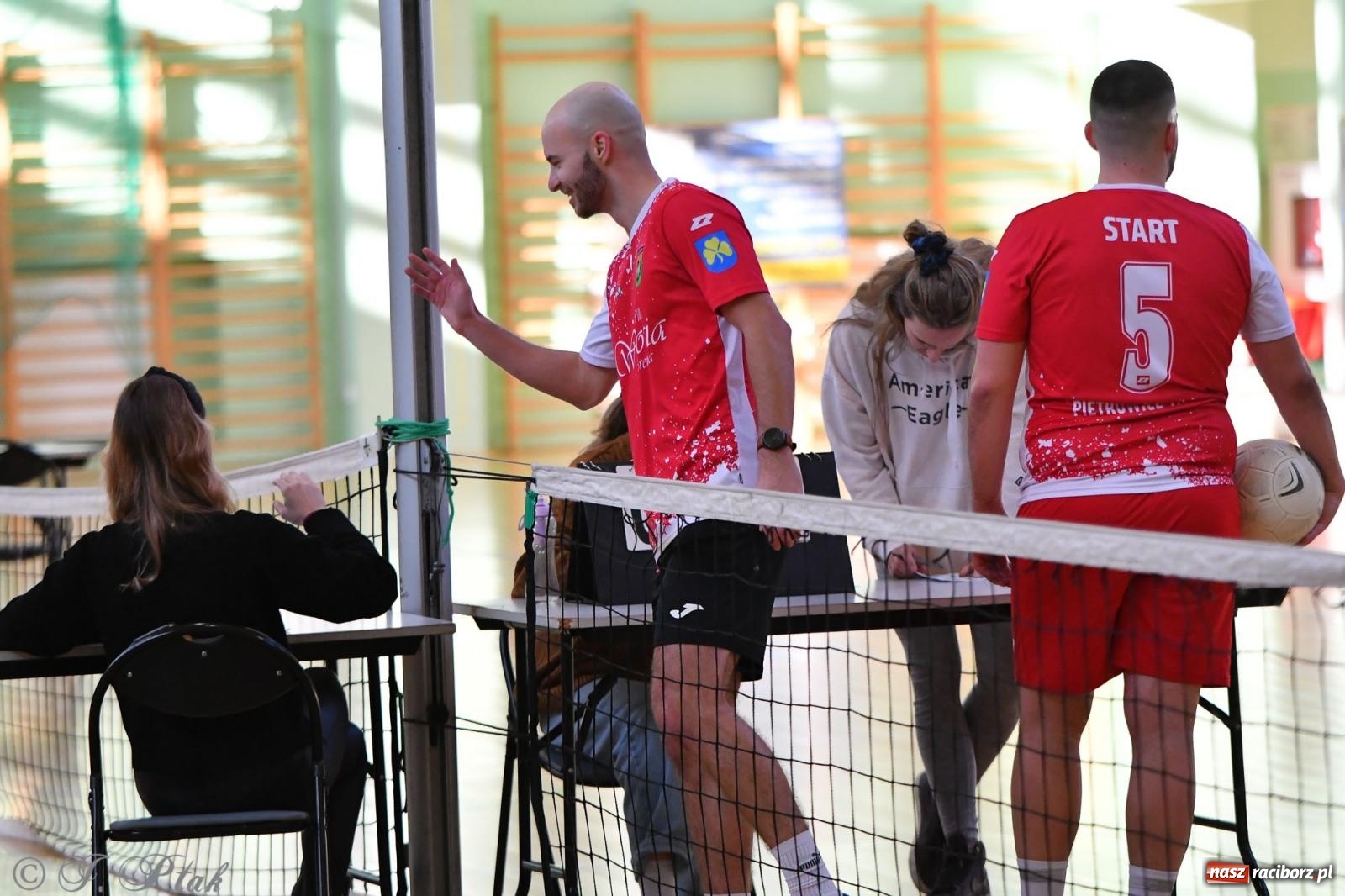 Zdjęcie w galerii na portalu naszraciborz.pl: Turniej siatkonogi w hali przy Łąkowej [FOTO] wiadomości z regionu