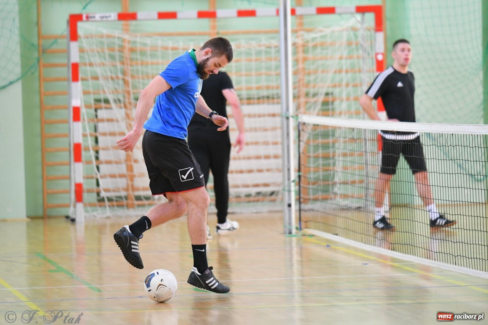 Zdjęcie w galerii na portalu naszraciborz.pl: Turniej siatkonogi w hali przy Łąkowej [FOTO] wiadomości z regionu