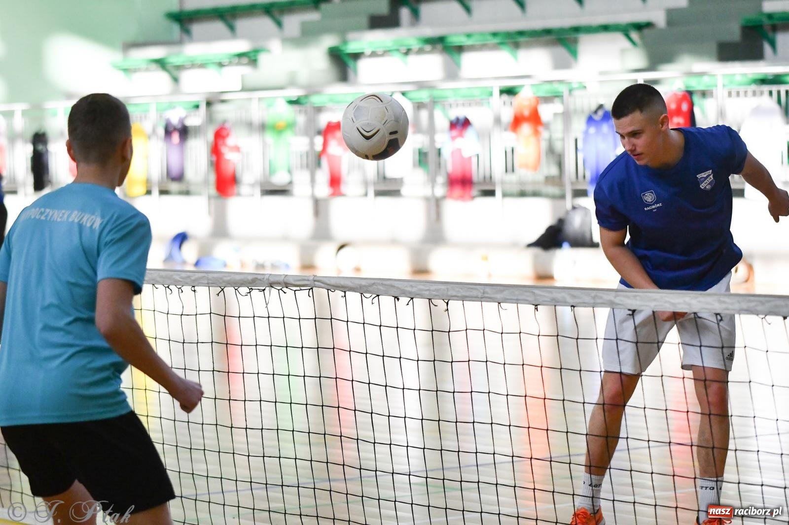 Zdjęcie w galerii na portalu naszraciborz.pl: Turniej siatkonogi w hali przy Łąkowej [FOTO] wiadomości z regionu