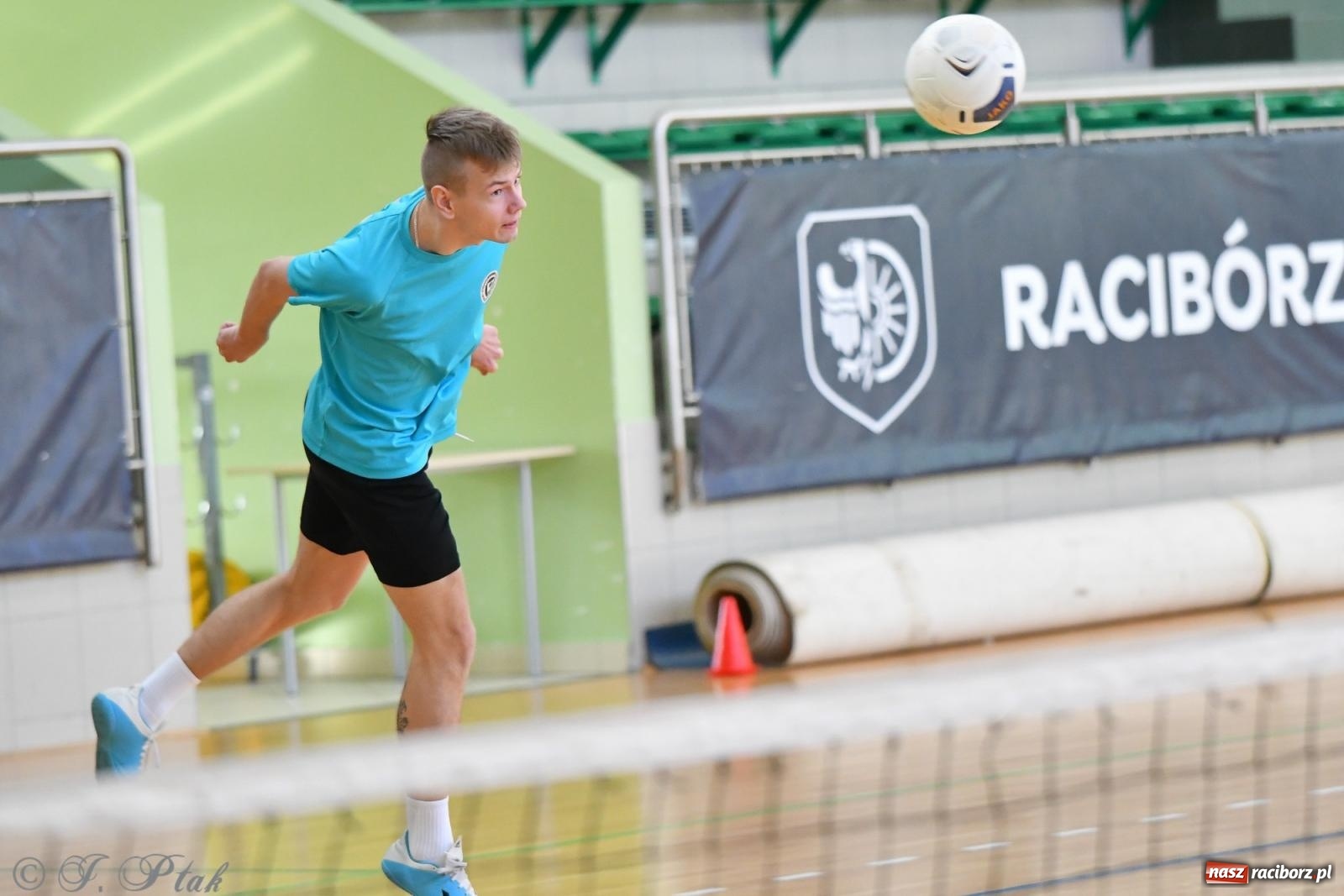 Zdjęcie w galerii na portalu naszraciborz.pl: Turniej siatkonogi w hali przy Łąkowej [FOTO] wiadomości z regionu