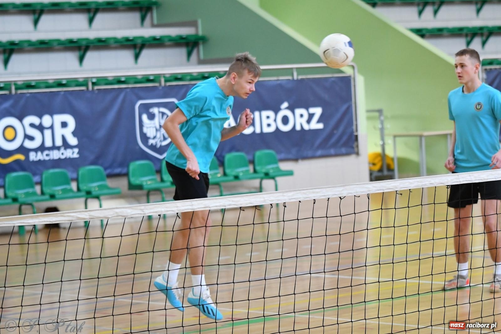 Zdjęcie w galerii na portalu naszraciborz.pl: Turniej siatkonogi w hali przy Łąkowej [FOTO] wiadomości z regionu