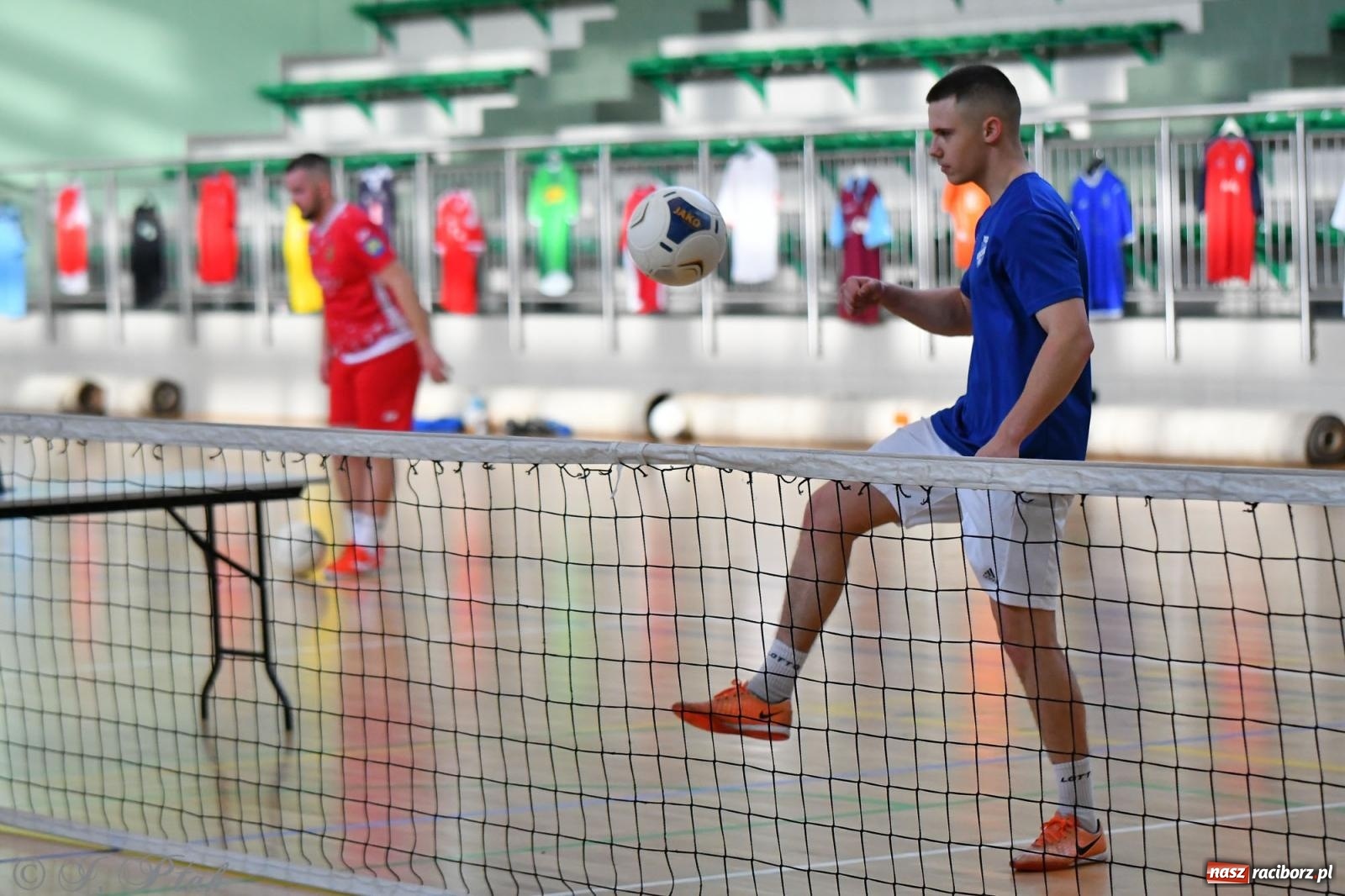 Zdjęcie w galerii na portalu naszraciborz.pl: Turniej siatkonogi w hali przy Łąkowej [FOTO] wiadomości z regionu
