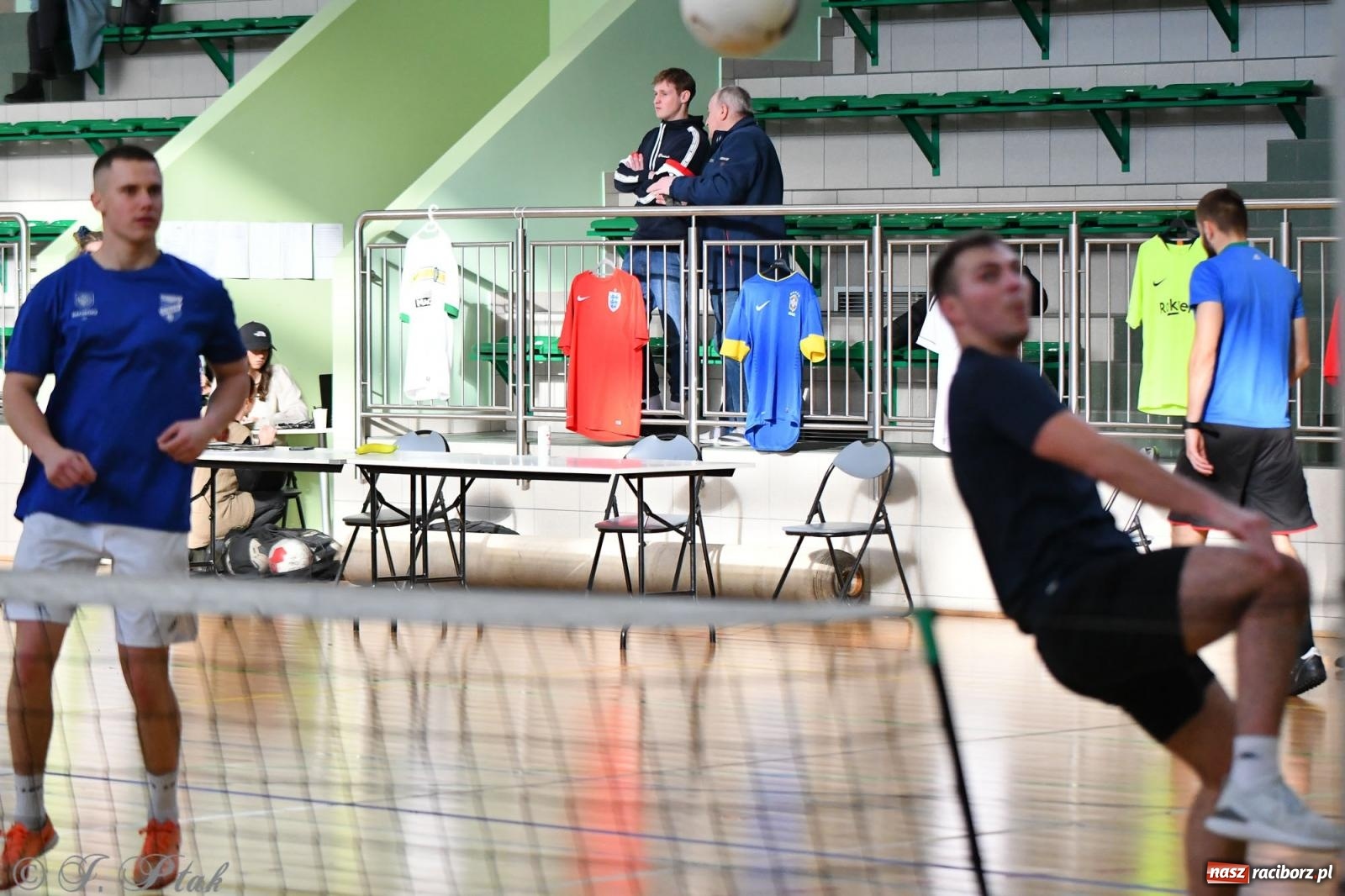 Zdjęcie w galerii na portalu naszraciborz.pl: Turniej siatkonogi w hali przy Łąkowej [FOTO] wiadomości z regionu