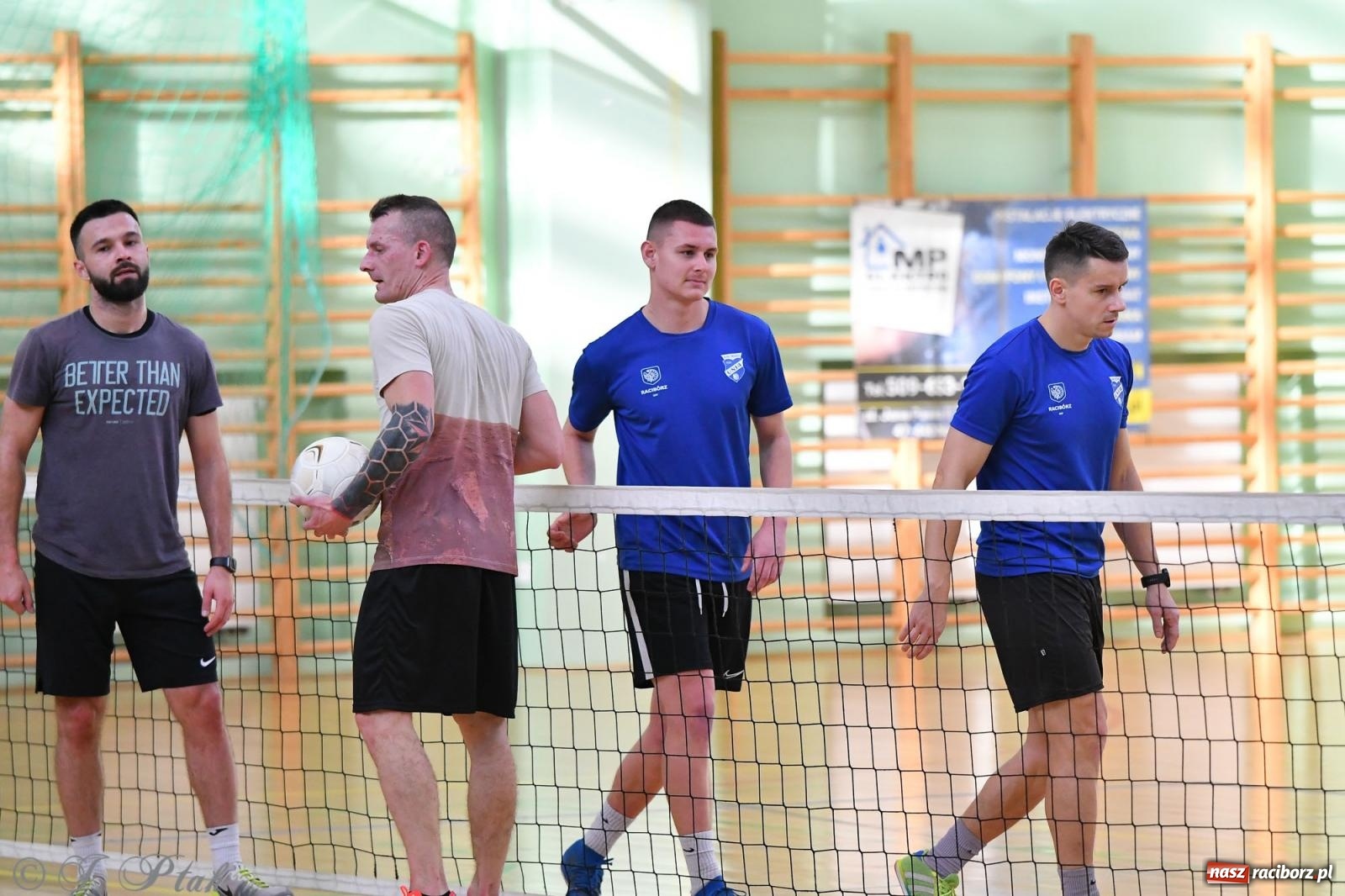 Zdjęcie w galerii na portalu naszraciborz.pl: Turniej siatkonogi w hali przy Łąkowej [FOTO] wiadomości z regionu