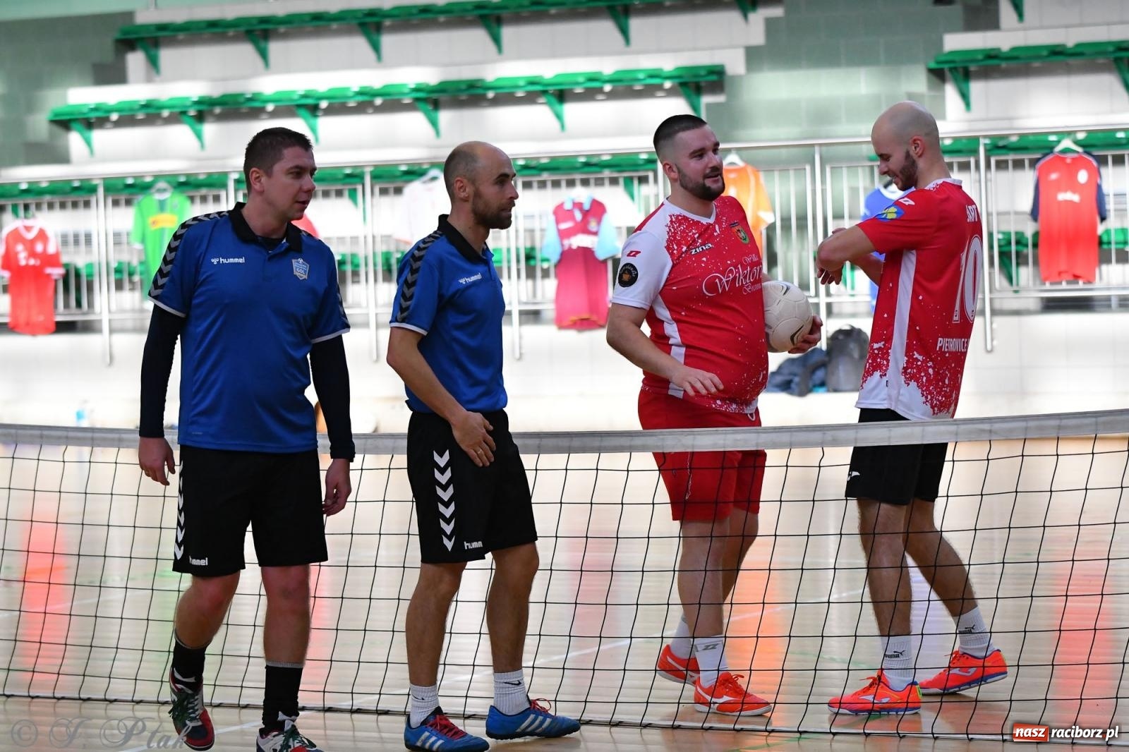 Zdjęcie w galerii na portalu naszraciborz.pl: Turniej siatkonogi w hali przy Łąkowej [FOTO] wiadomości z regionu