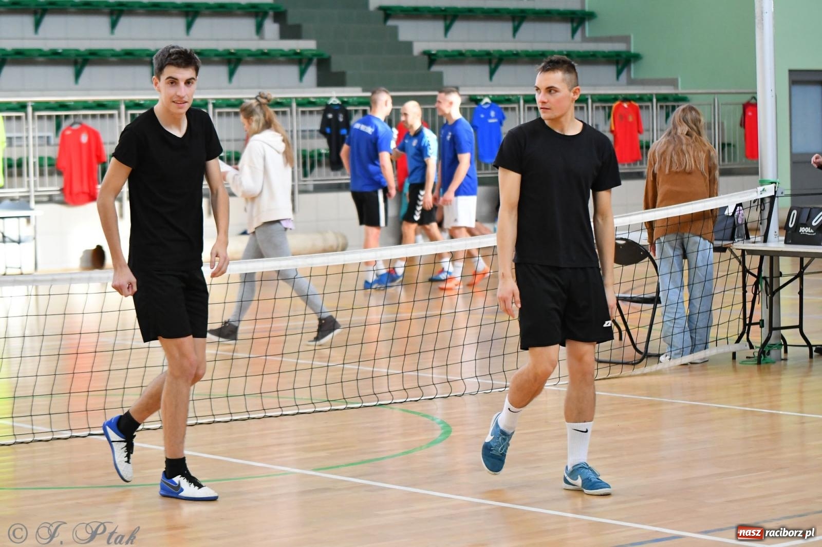 Zdjęcie w galerii na portalu naszraciborz.pl: Turniej siatkonogi w hali przy Łąkowej [FOTO] wiadomości z regionu