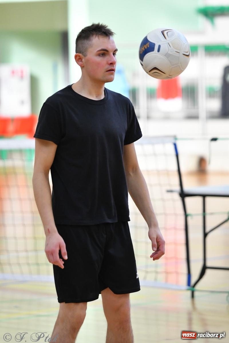 Zdjęcie w galerii na portalu naszraciborz.pl: Turniej siatkonogi w hali przy Łąkowej [FOTO] wiadomości z regionu