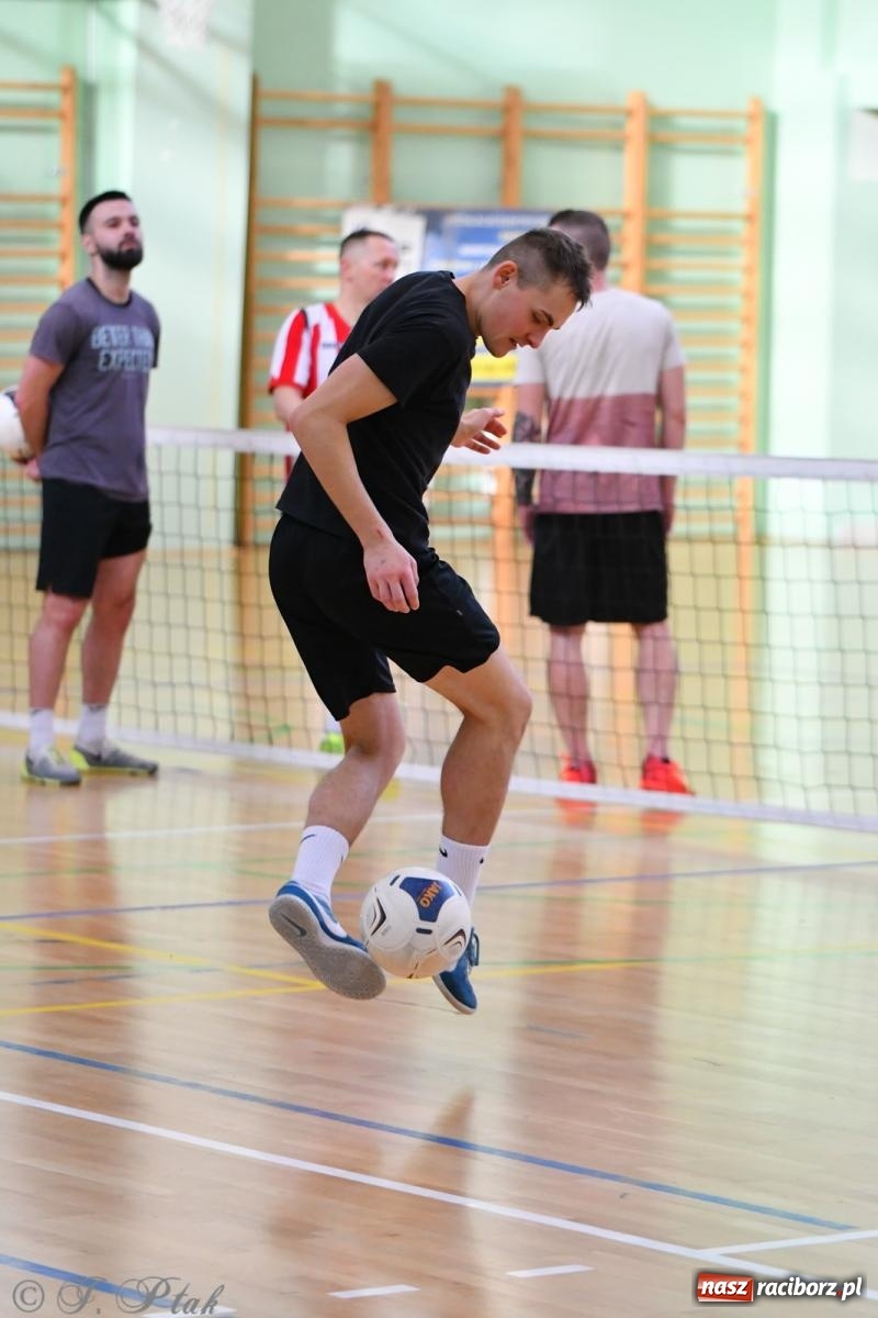 Zdjęcie w galerii na portalu naszraciborz.pl: Turniej siatkonogi w hali przy Łąkowej [FOTO] wiadomości z regionu