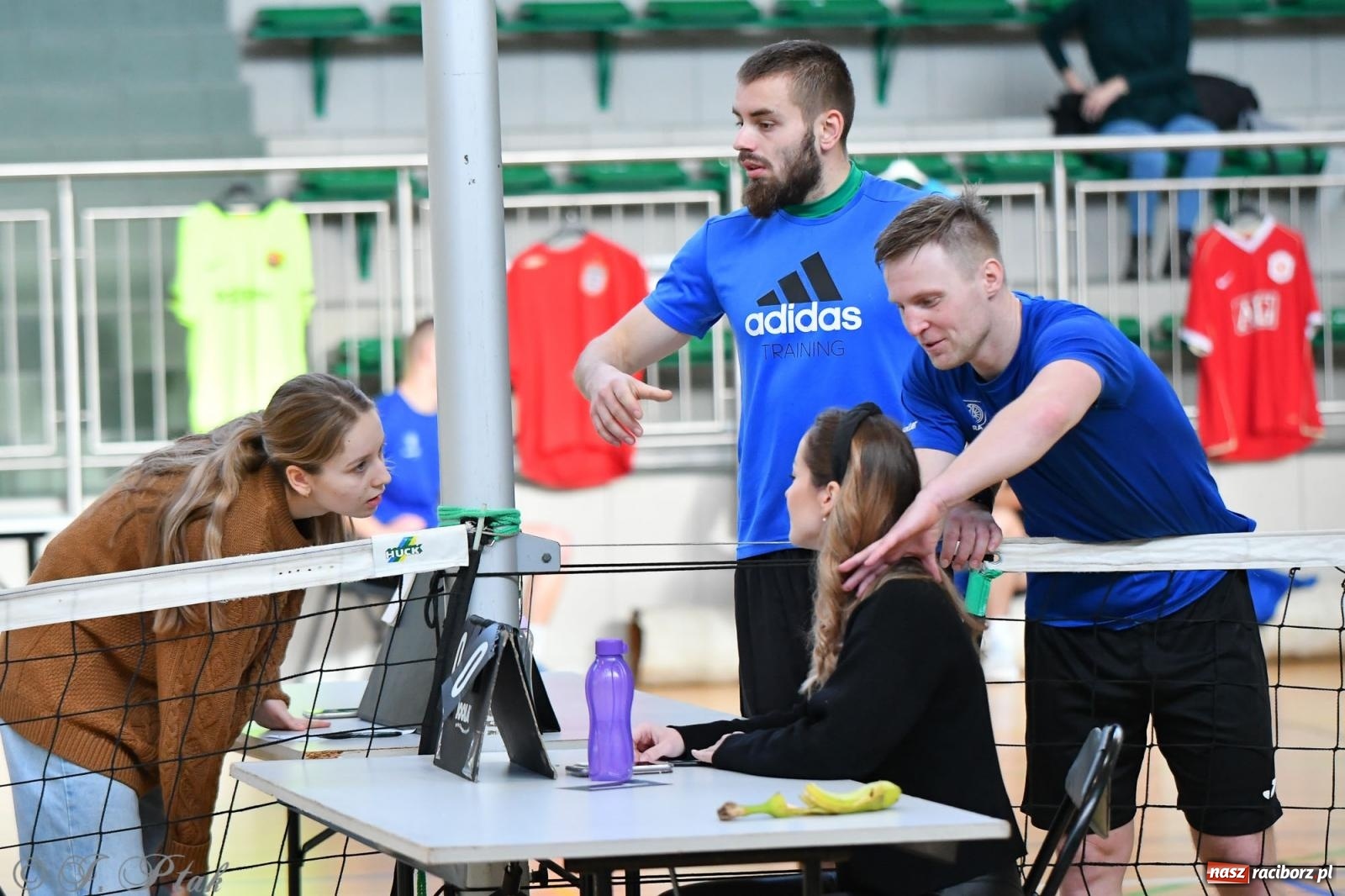Zdjęcie w galerii na portalu naszraciborz.pl: Turniej siatkonogi w hali przy Łąkowej [FOTO] wiadomości z regionu