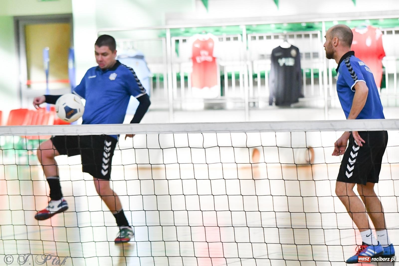 Zdjęcie w galerii na portalu naszraciborz.pl: Turniej siatkonogi w hali przy Łąkowej [FOTO] wiadomości z regionu