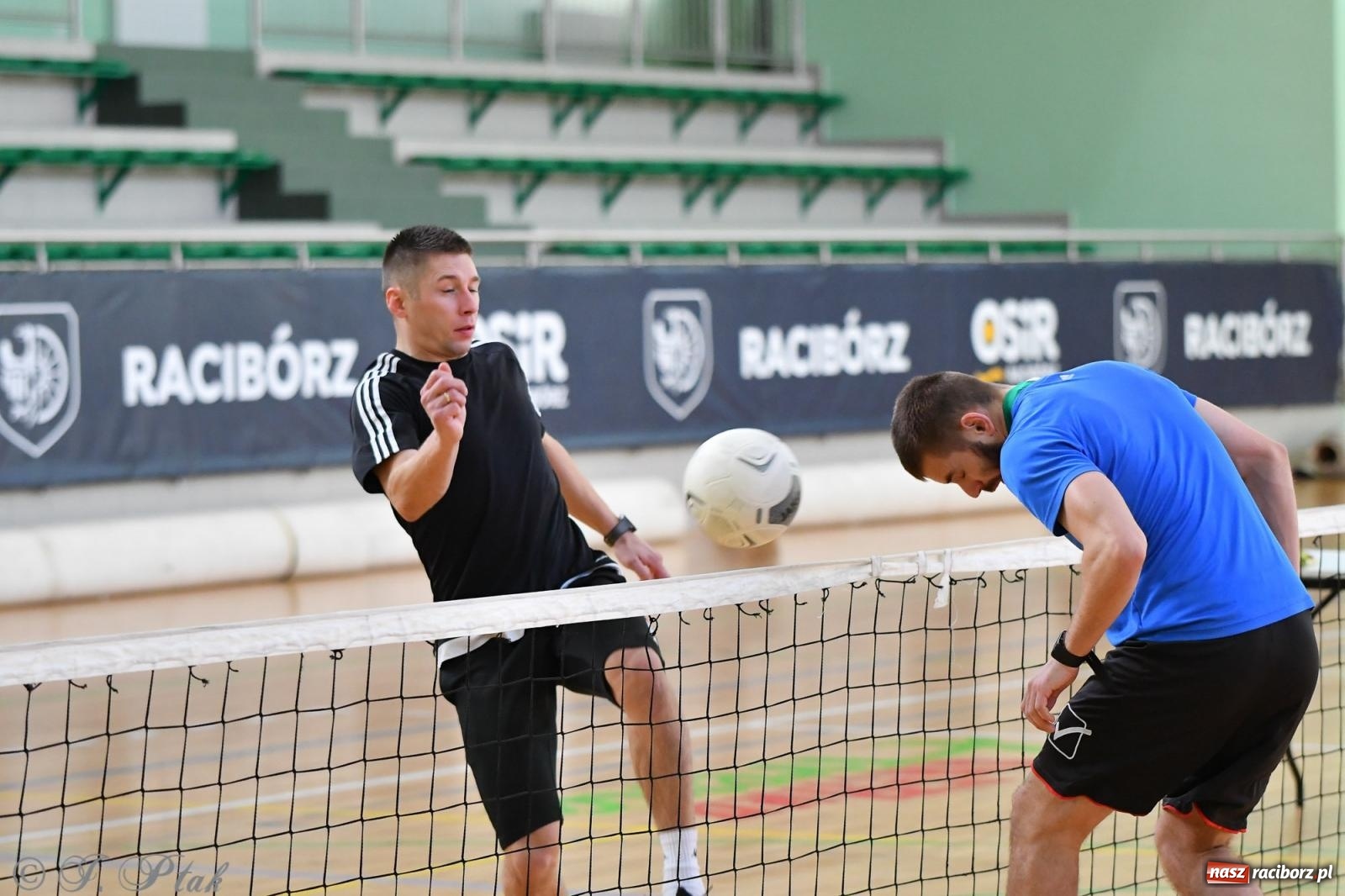 Zdjęcie w galerii na portalu naszraciborz.pl: Turniej siatkonogi w hali przy Łąkowej [FOTO] wiadomości z regionu