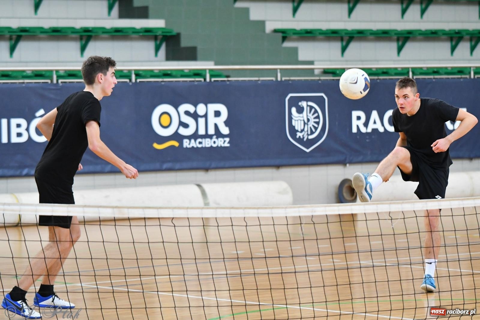Zdjęcie w galerii na portalu naszraciborz.pl: Turniej siatkonogi w hali przy Łąkowej [FOTO] wiadomości z regionu
