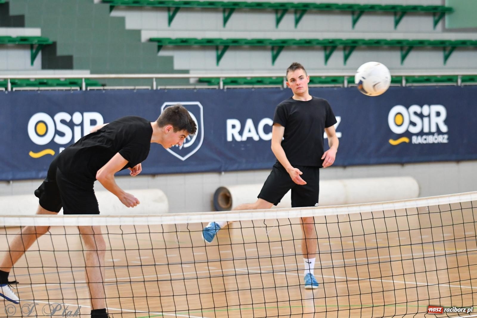Zdjęcie w galerii na portalu naszraciborz.pl: Turniej siatkonogi w hali przy Łąkowej [FOTO] wiadomości z regionu