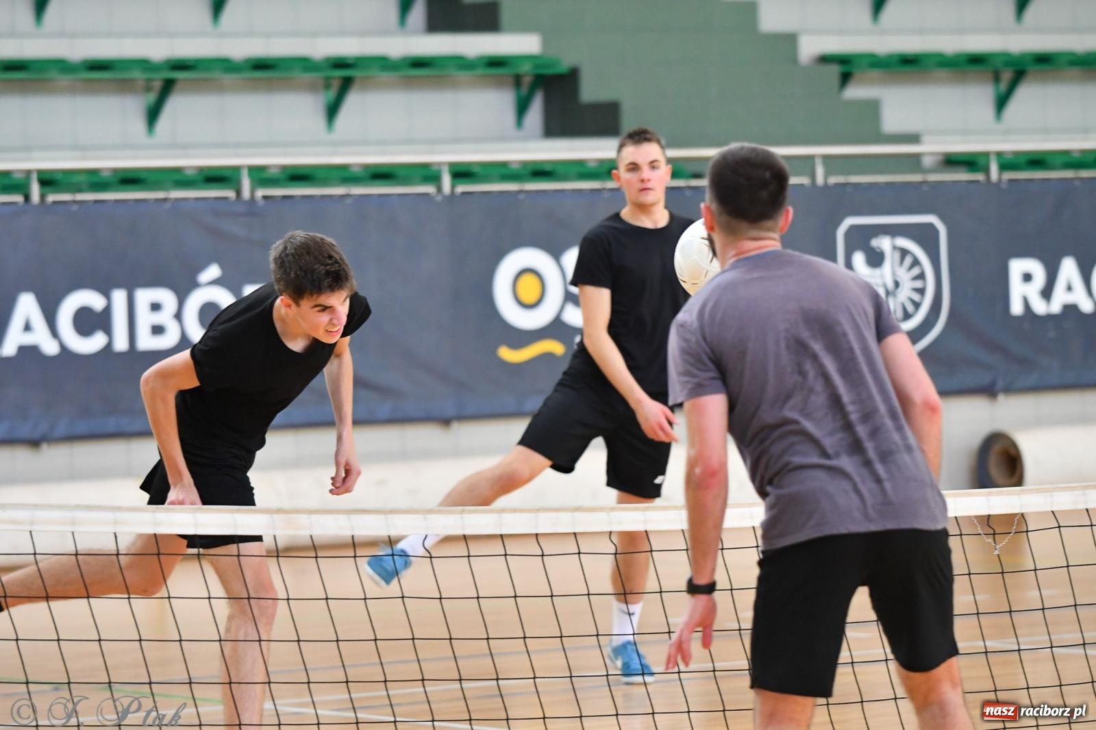Zdjęcie w galerii na portalu naszraciborz.pl: Turniej siatkonogi w hali przy Łąkowej [FOTO] wiadomości z regionu