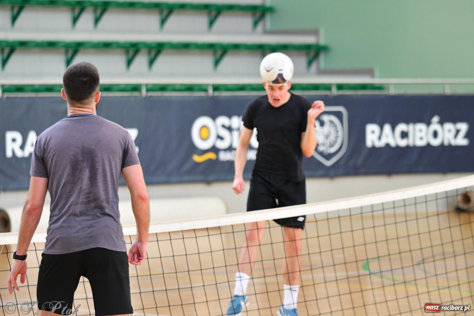 Zdjęcie w galerii na portalu naszraciborz.pl: Turniej siatkonogi w hali przy Łąkowej [FOTO] wiadomości z regionu