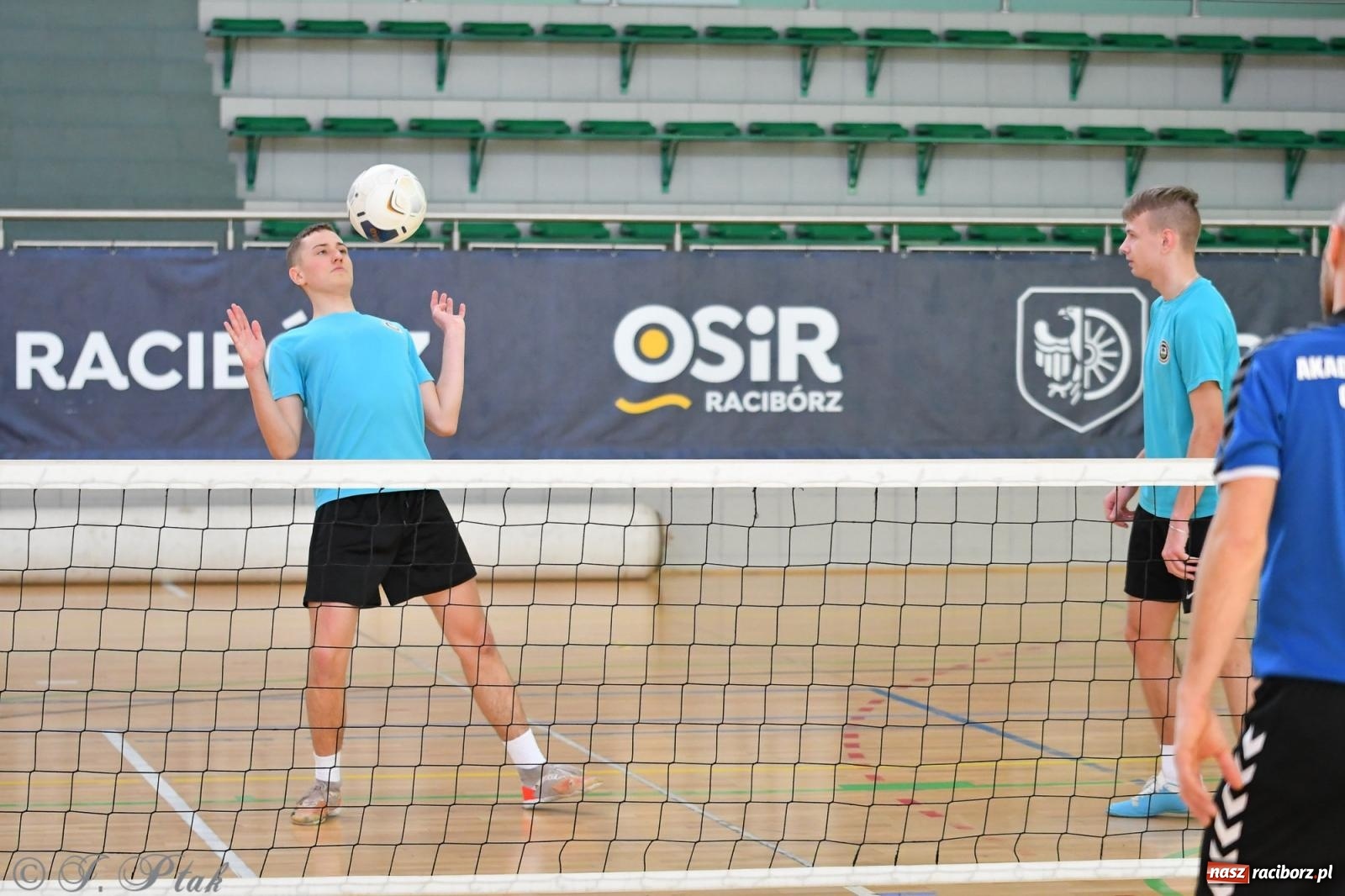 Zdjęcie w galerii na portalu naszraciborz.pl: Turniej siatkonogi w hali przy Łąkowej [FOTO] wiadomości z regionu