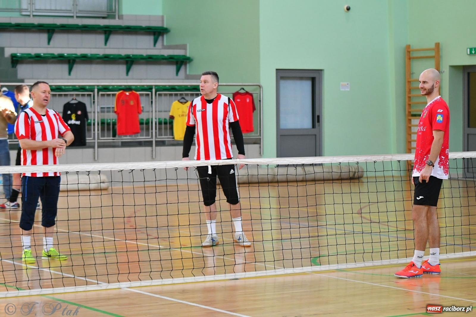 Zdjęcie w galerii na portalu naszraciborz.pl: Turniej siatkonogi w hali przy Łąkowej [FOTO] wiadomości z regionu