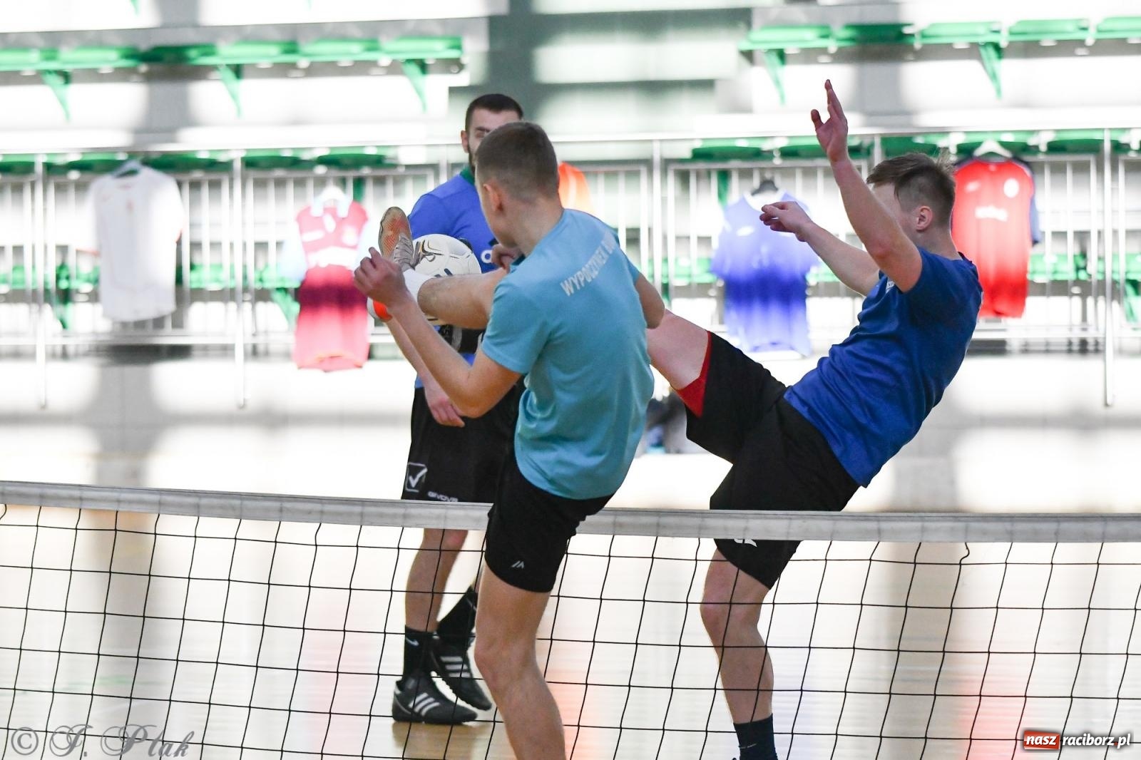 Zdjęcie w galerii na portalu naszraciborz.pl: Turniej siatkonogi w hali przy Łąkowej [FOTO] wiadomości z regionu