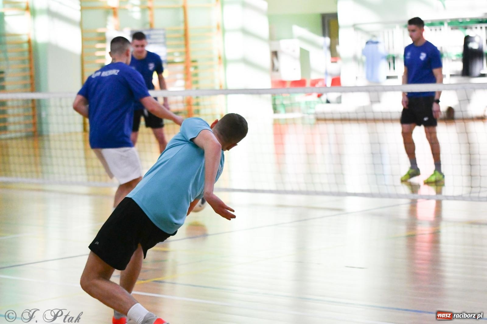 Zdjęcie w galerii na portalu naszraciborz.pl: Turniej siatkonogi w hali przy Łąkowej [FOTO] wiadomości z regionu