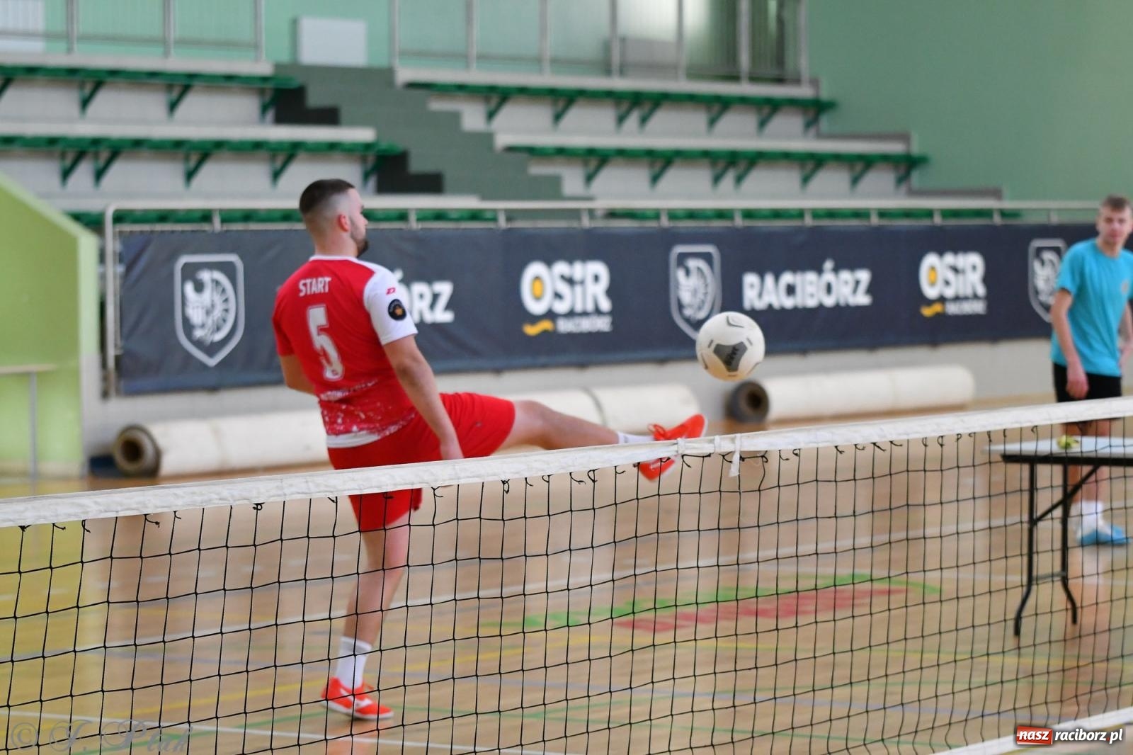 Zdjęcie w galerii na portalu naszraciborz.pl: Turniej siatkonogi w hali przy Łąkowej [FOTO] wiadomości z regionu
