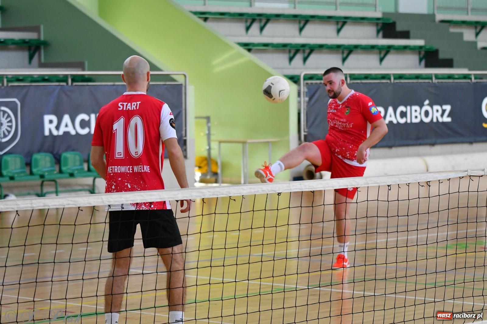 Zdjęcie w galerii na portalu naszraciborz.pl: Turniej siatkonogi w hali przy Łąkowej [FOTO] wiadomości z regionu