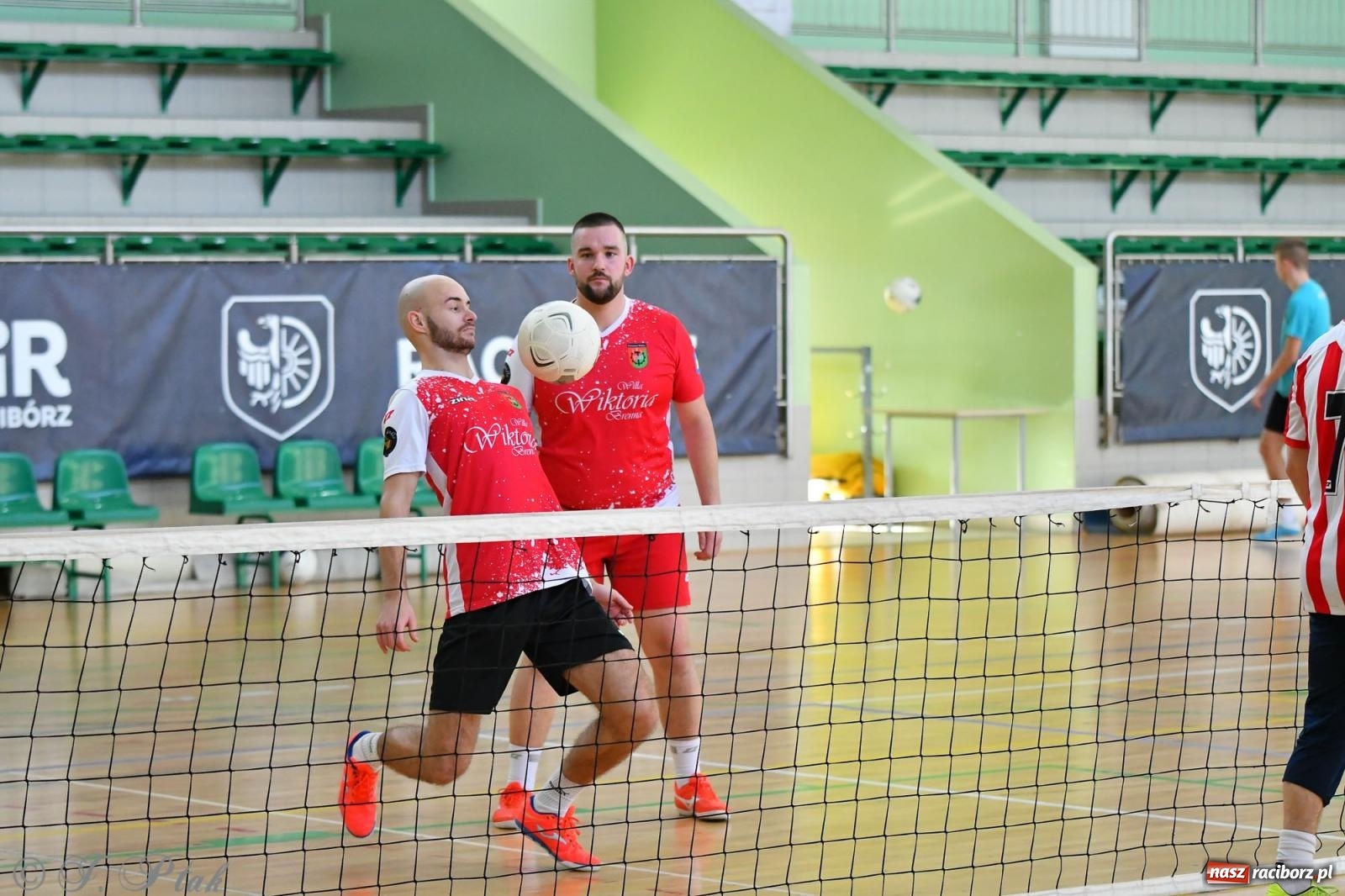 Zdjęcie w galerii na portalu naszraciborz.pl: Turniej siatkonogi w hali przy Łąkowej [FOTO] wiadomości z regionu