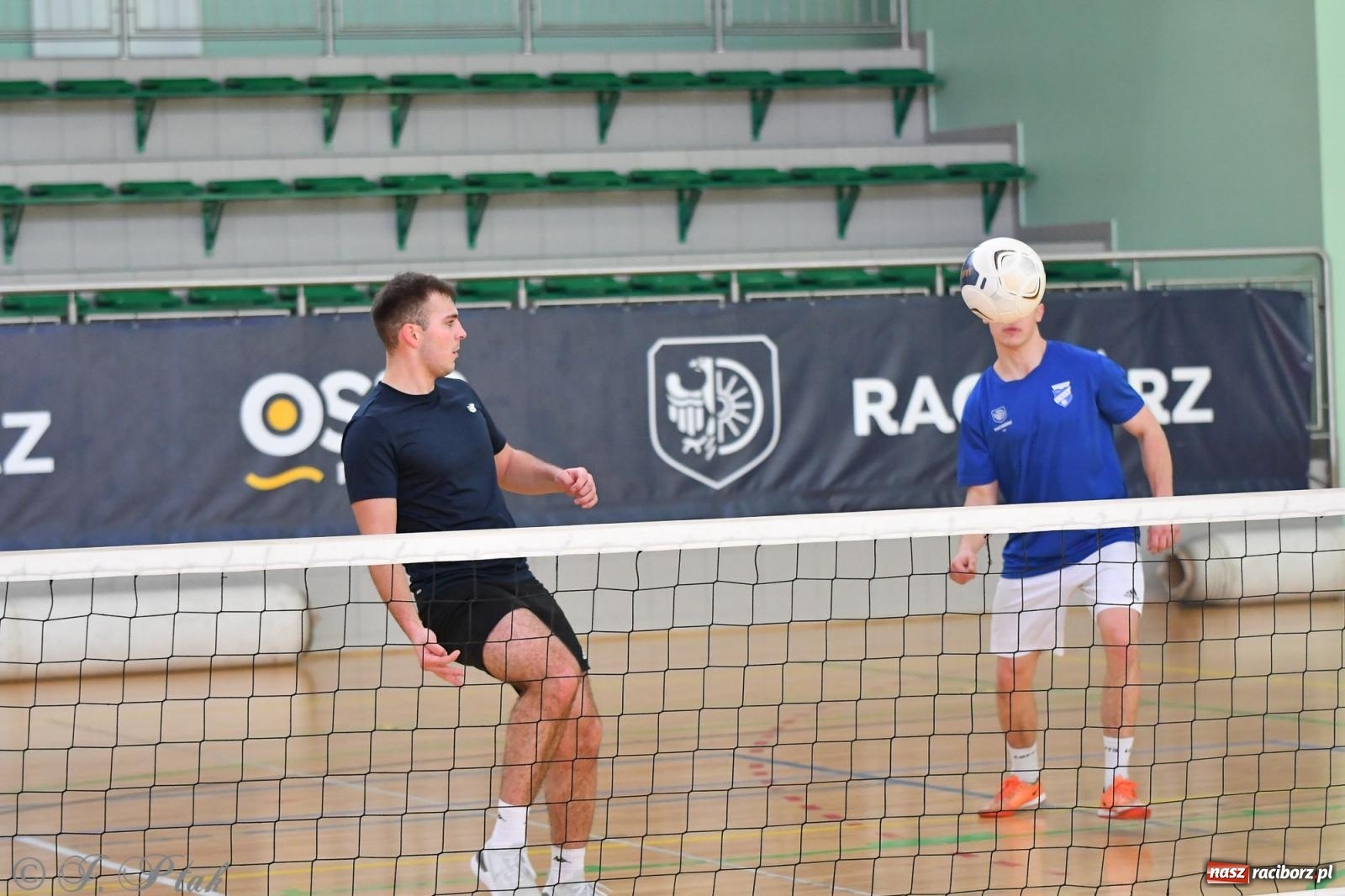 Zdjęcie w galerii na portalu naszraciborz.pl: Turniej siatkonogi w hali przy Łąkowej [FOTO] wiadomości z regionu