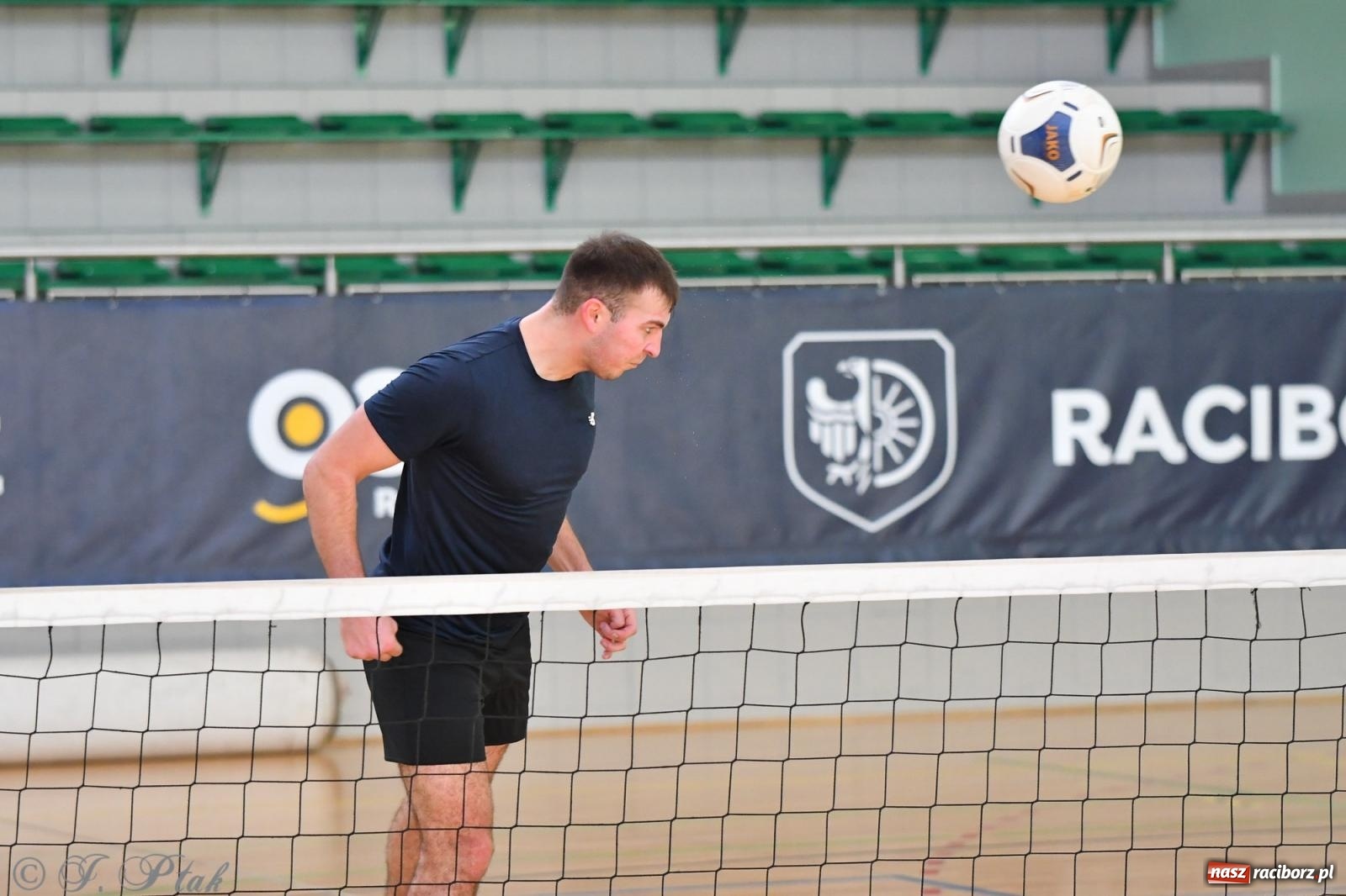 Zdjęcie w galerii na portalu naszraciborz.pl: Turniej siatkonogi w hali przy Łąkowej [FOTO] wiadomości z regionu
