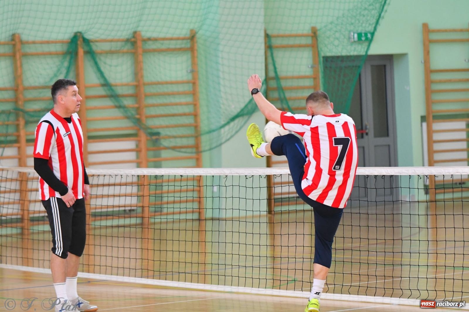 Zdjęcie w galerii na portalu naszraciborz.pl: Turniej siatkonogi w hali przy Łąkowej [FOTO] wiadomości z regionu