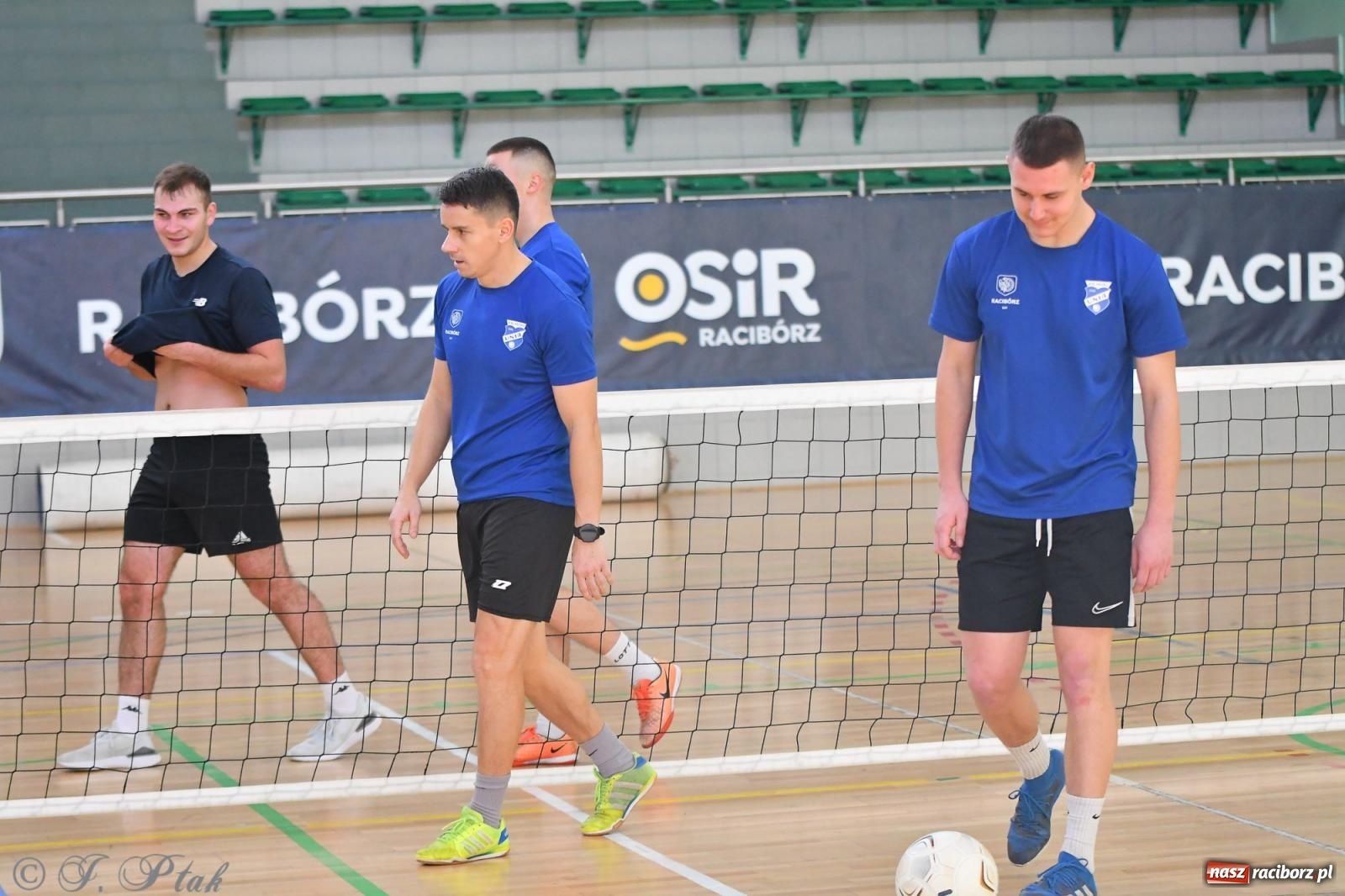 Zdjęcie w galerii na portalu naszraciborz.pl: Turniej siatkonogi w hali przy Łąkowej [FOTO] wiadomości z regionu