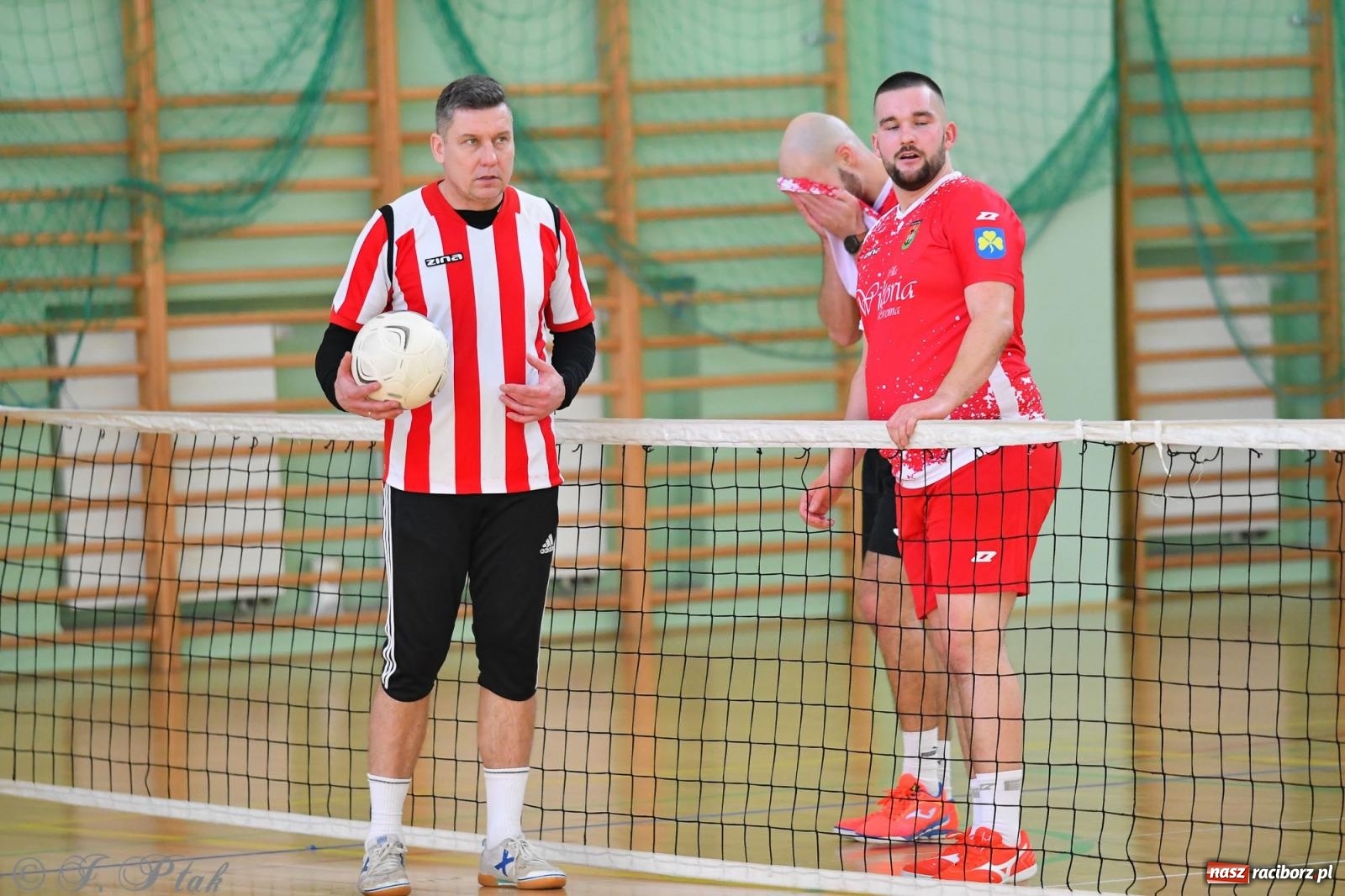 Zdjęcie w galerii na portalu naszraciborz.pl: Turniej siatkonogi w hali przy Łąkowej [FOTO] wiadomości z regionu
