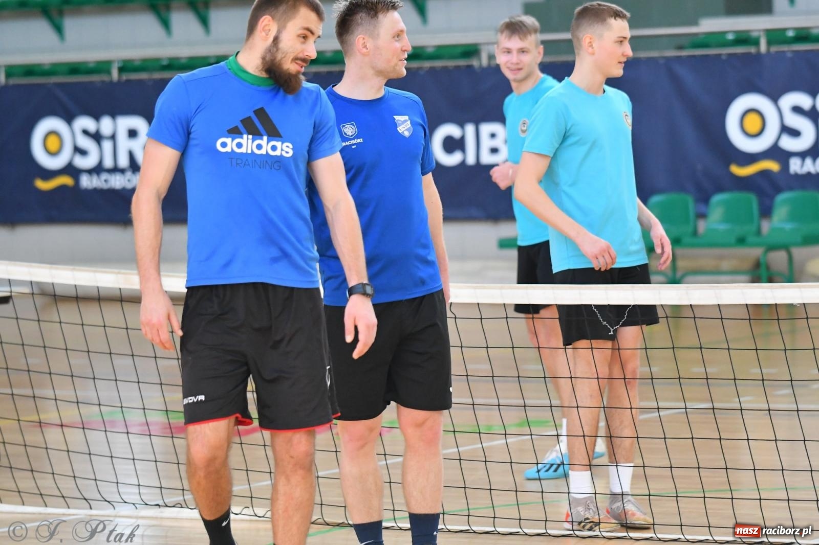 Zdjęcie w galerii na portalu naszraciborz.pl: Turniej siatkonogi w hali przy Łąkowej [FOTO] wiadomości z regionu