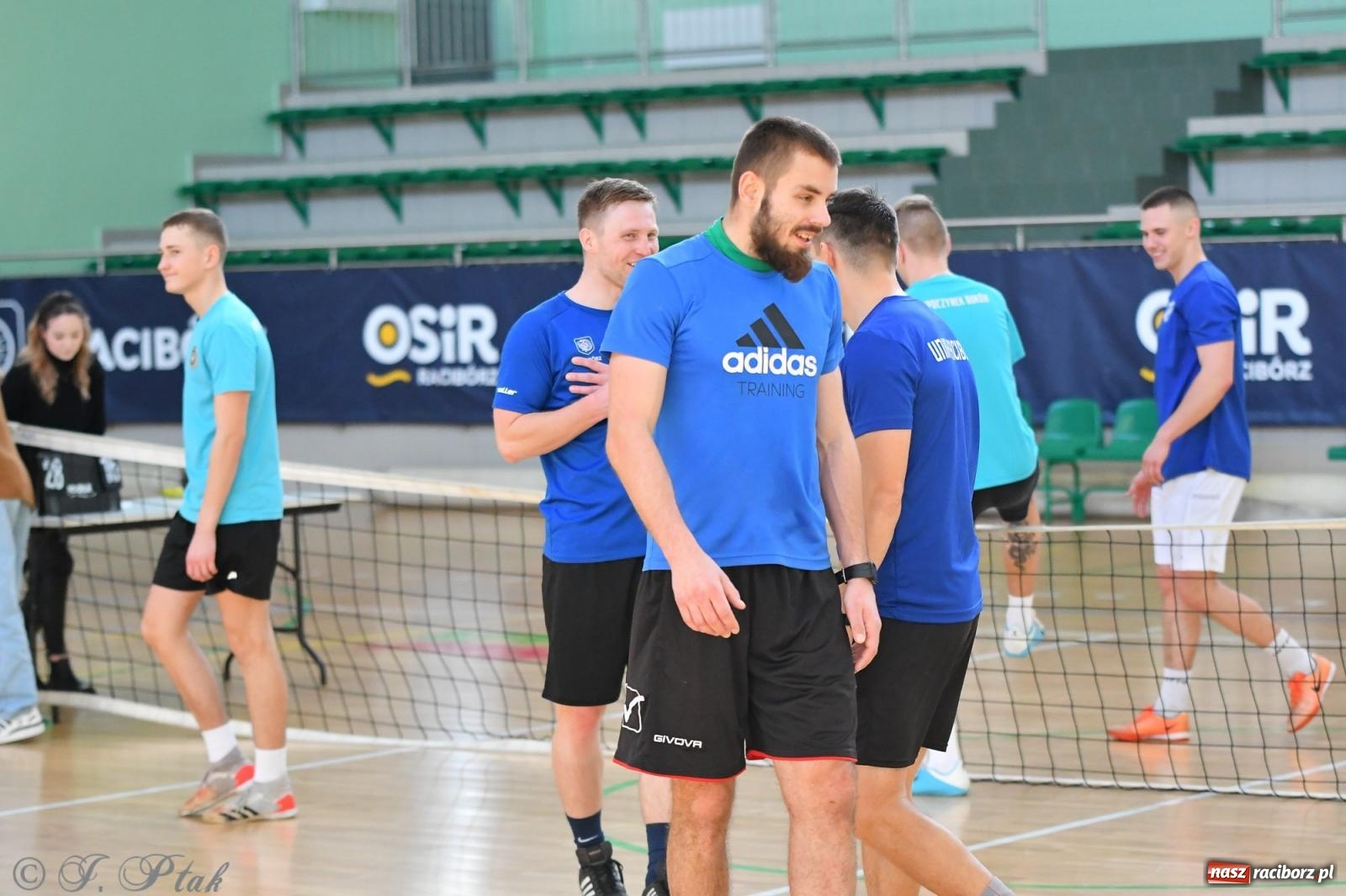 Zdjęcie w galerii na portalu naszraciborz.pl: Turniej siatkonogi w hali przy Łąkowej [FOTO] wiadomości z regionu