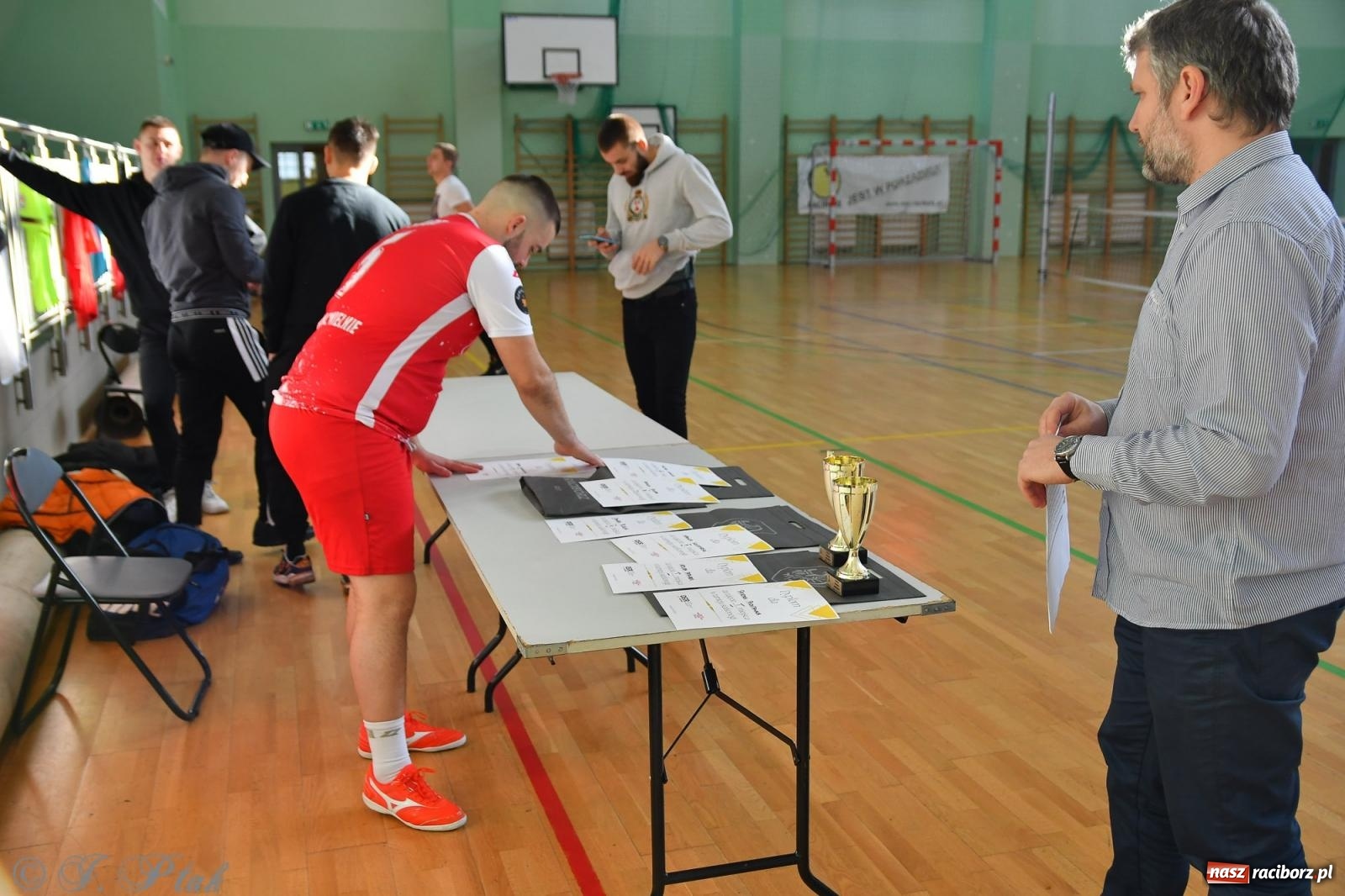 Zdjęcie w galerii na portalu naszraciborz.pl: Turniej siatkonogi w hali przy Łąkowej [FOTO] wiadomości z regionu