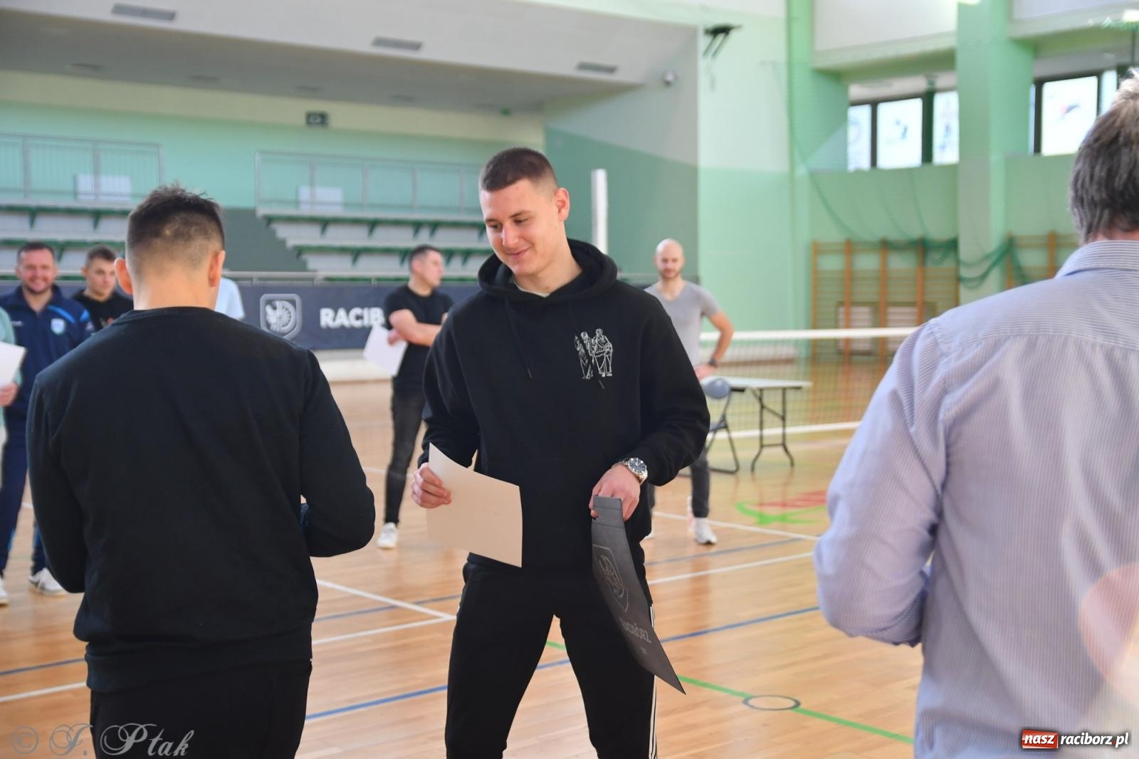 Zdjęcie w galerii na portalu naszraciborz.pl: Turniej siatkonogi w hali przy Łąkowej [FOTO] wiadomości z regionu