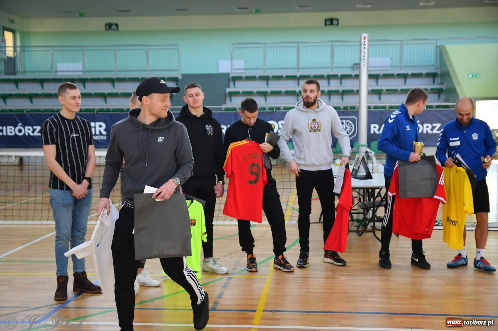 Zdjęcie w galerii na portalu naszraciborz.pl: Turniej siatkonogi w hali przy Łąkowej [FOTO] wiadomości z regionu