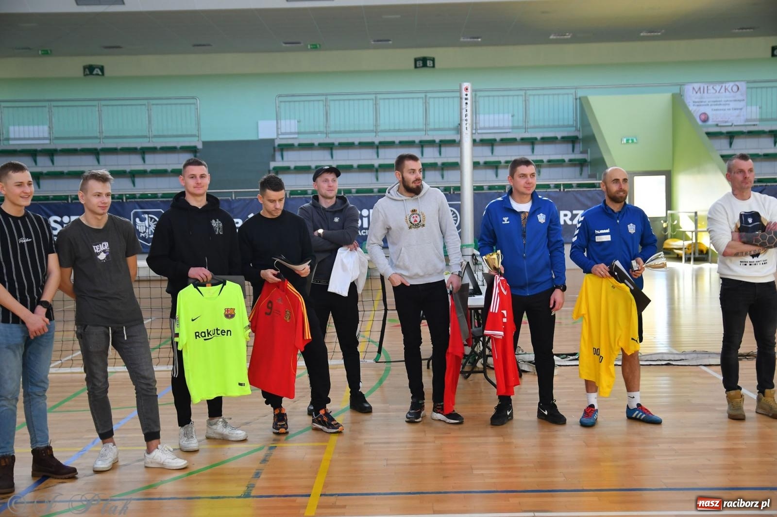Zdjęcie w galerii na portalu naszraciborz.pl: Turniej siatkonogi w hali przy Łąkowej [FOTO] wiadomości z regionu