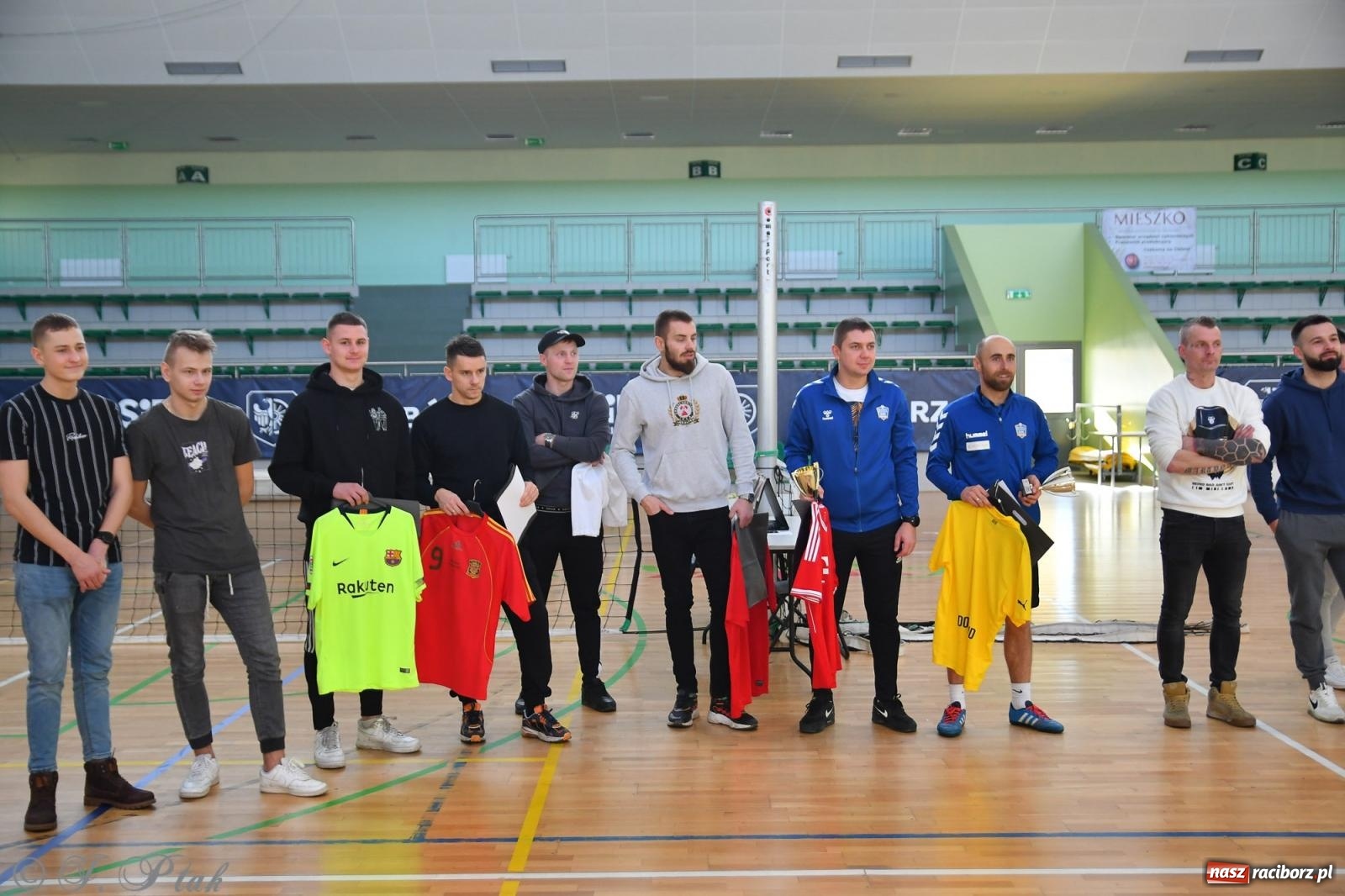 Zdjęcie w galerii na portalu naszraciborz.pl: Turniej siatkonogi w hali przy Łąkowej [FOTO] wiadomości z regionu