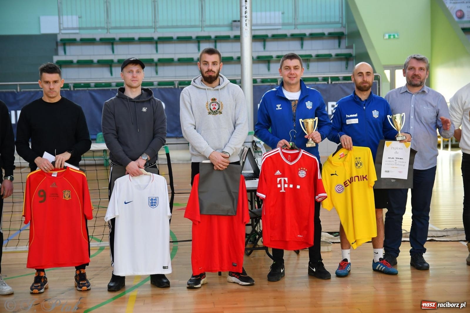 Zdjęcie w galerii na portalu naszraciborz.pl: Turniej siatkonogi w hali przy Łąkowej [FOTO] wiadomości z regionu