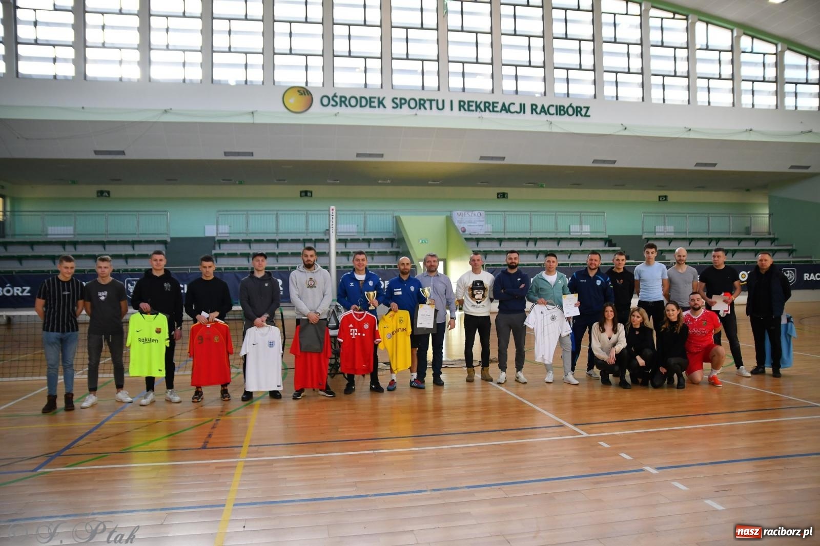 Zdjęcie w galerii na portalu naszraciborz.pl: Turniej siatkonogi w hali przy Łąkowej [FOTO] wiadomości z regionu