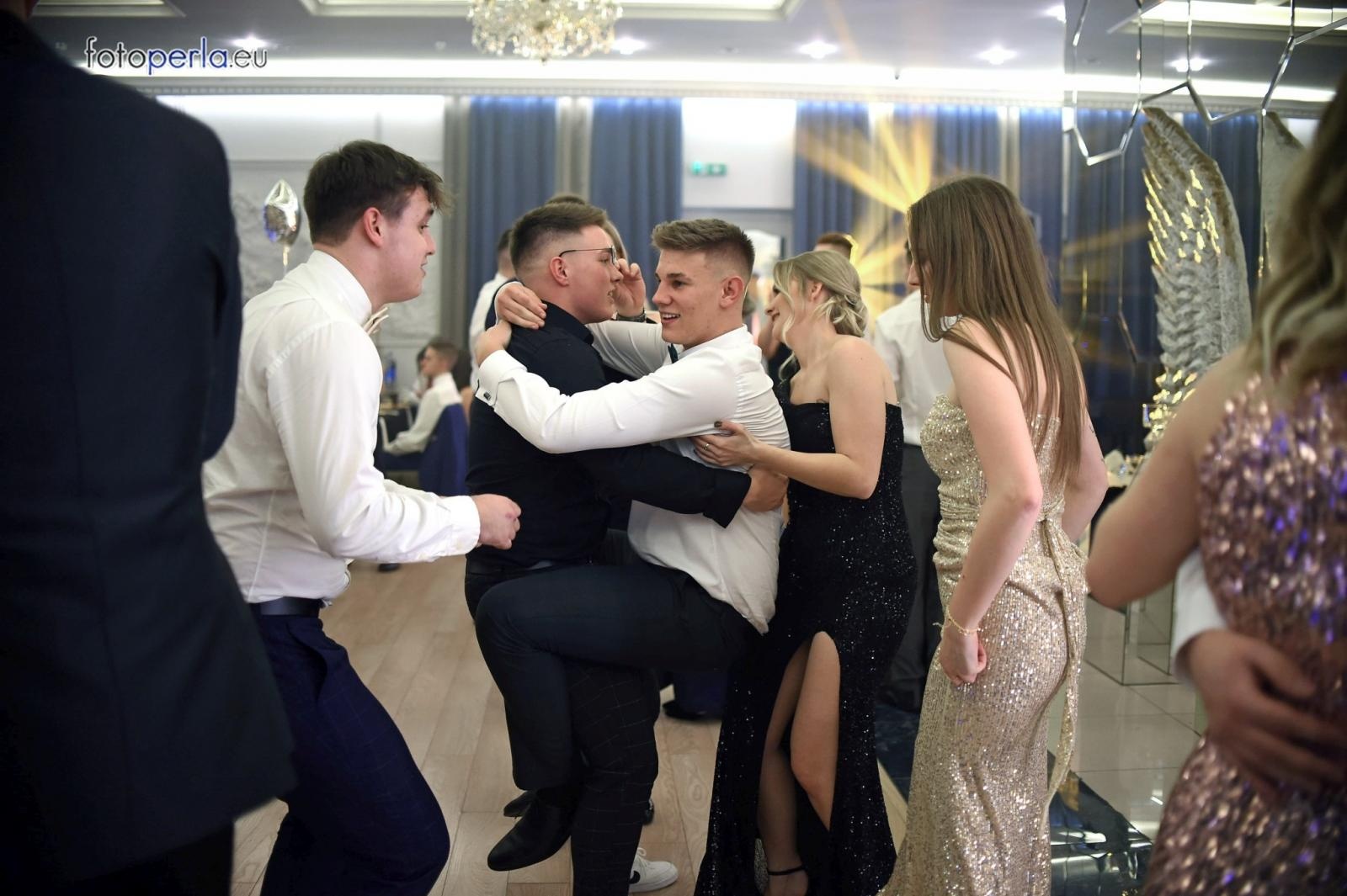 Zdjęcie w galerii na portalu naszraciborz.pl: Studniówka CKZiU nr 1 w Raciborzu - szalona zabawa do białego rana wiadomości z regionu