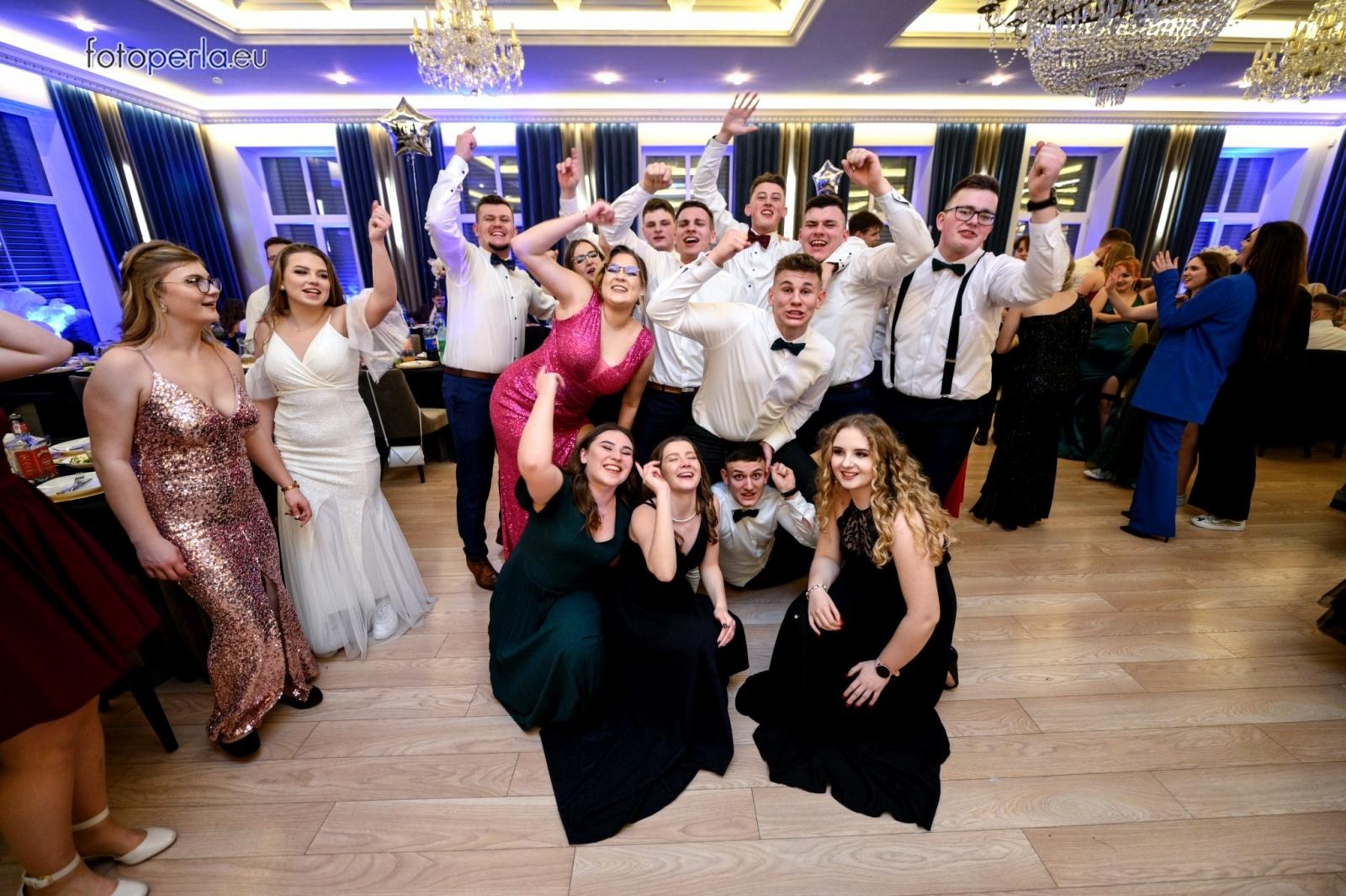 Zdjęcie w galerii na portalu naszraciborz.pl: Studniówka CKZiU nr 1 w Raciborzu - szalona zabawa do białego rana wiadomości z regionu