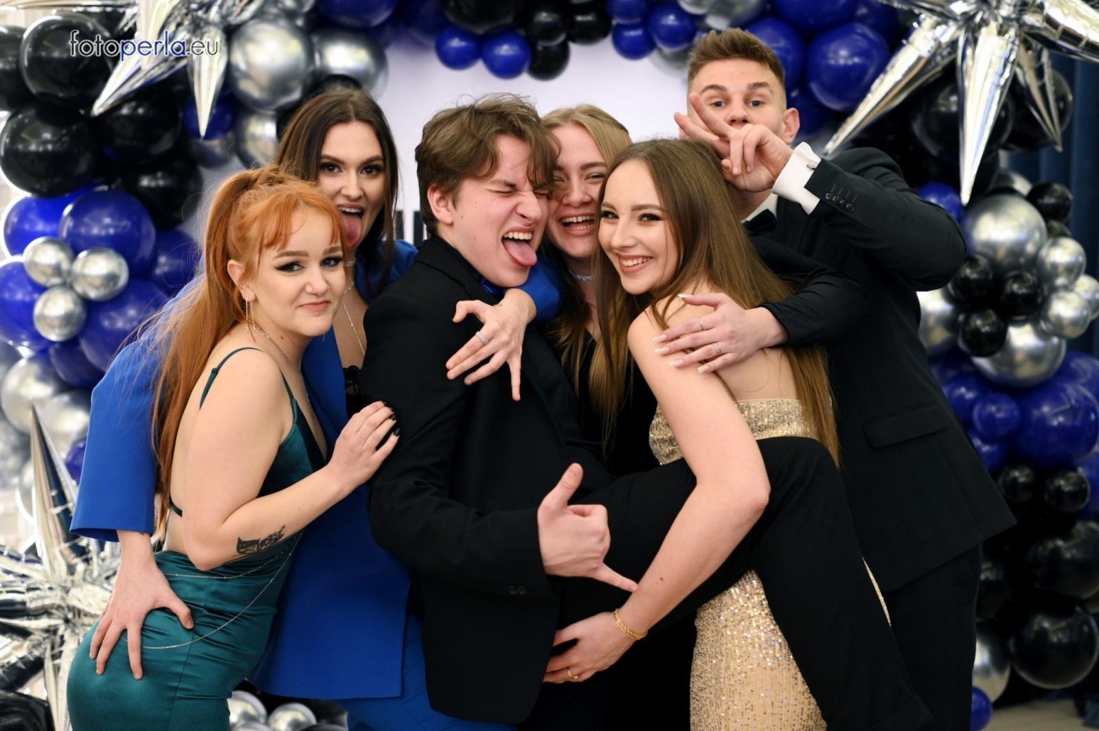 Zdjęcie w galerii na portalu naszraciborz.pl: Studniówka CKZiU nr 1 w Raciborzu - szalona zabawa do białego rana wiadomości z regionu