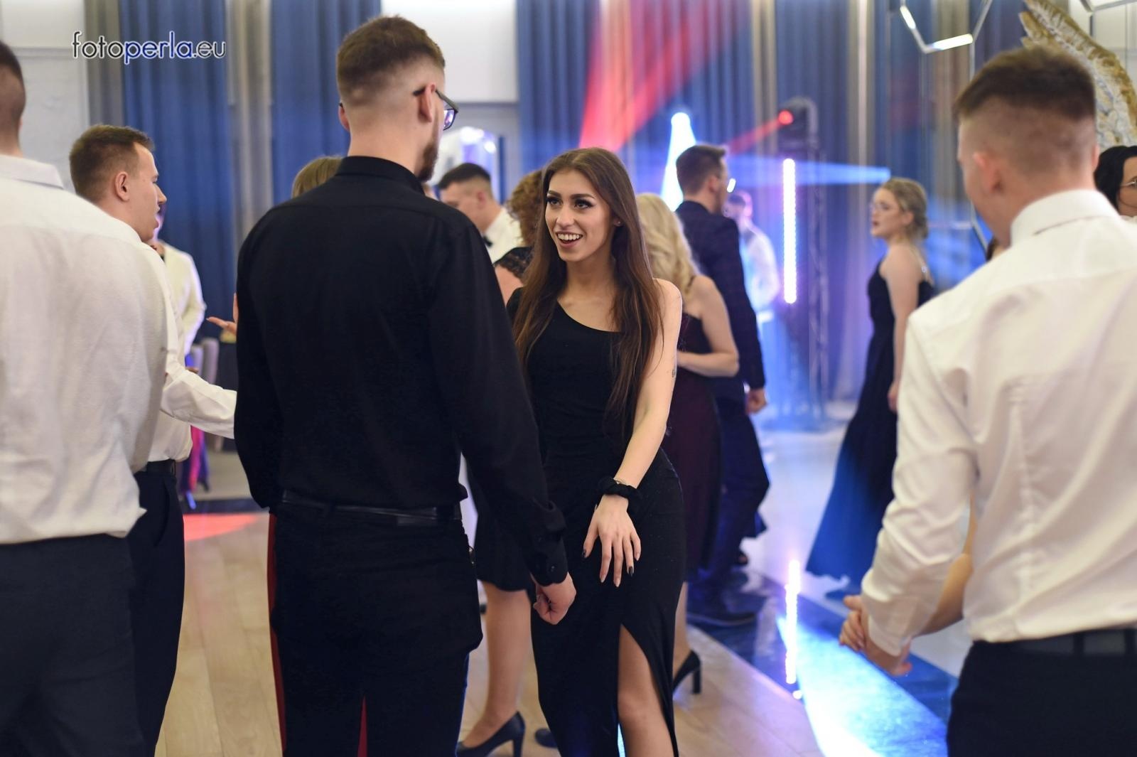 Zdjęcie w galerii na portalu naszraciborz.pl: Studniówka CKZiU nr 1 w Raciborzu - szalona zabawa do białego rana wiadomości z regionu