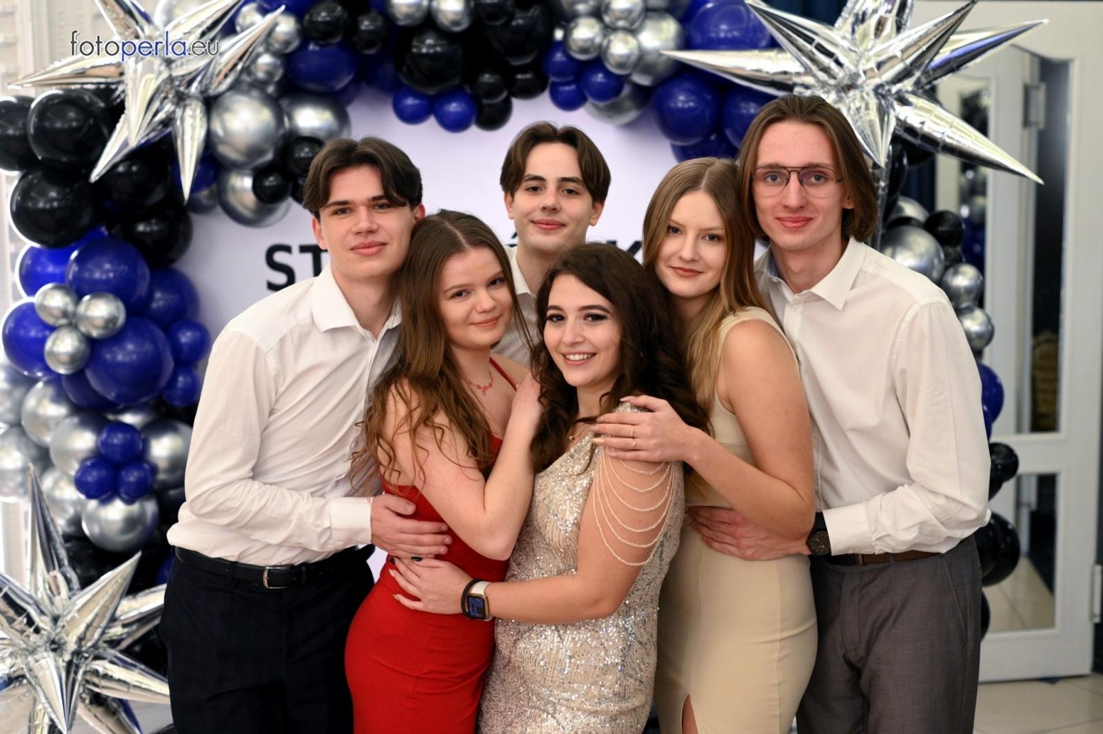 Zdjęcie w galerii na portalu naszraciborz.pl: Studniówka CKZiU nr 1 w Raciborzu - szalona zabawa do białego rana wiadomości z regionu