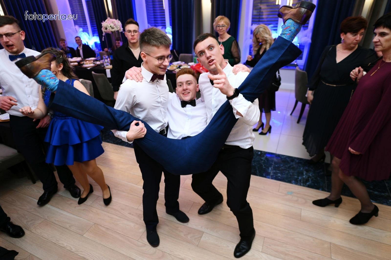 Zdjęcie w galerii na portalu naszraciborz.pl: Studniówka CKZiU nr 1 w Raciborzu - szalona zabawa do białego rana wiadomości z regionu