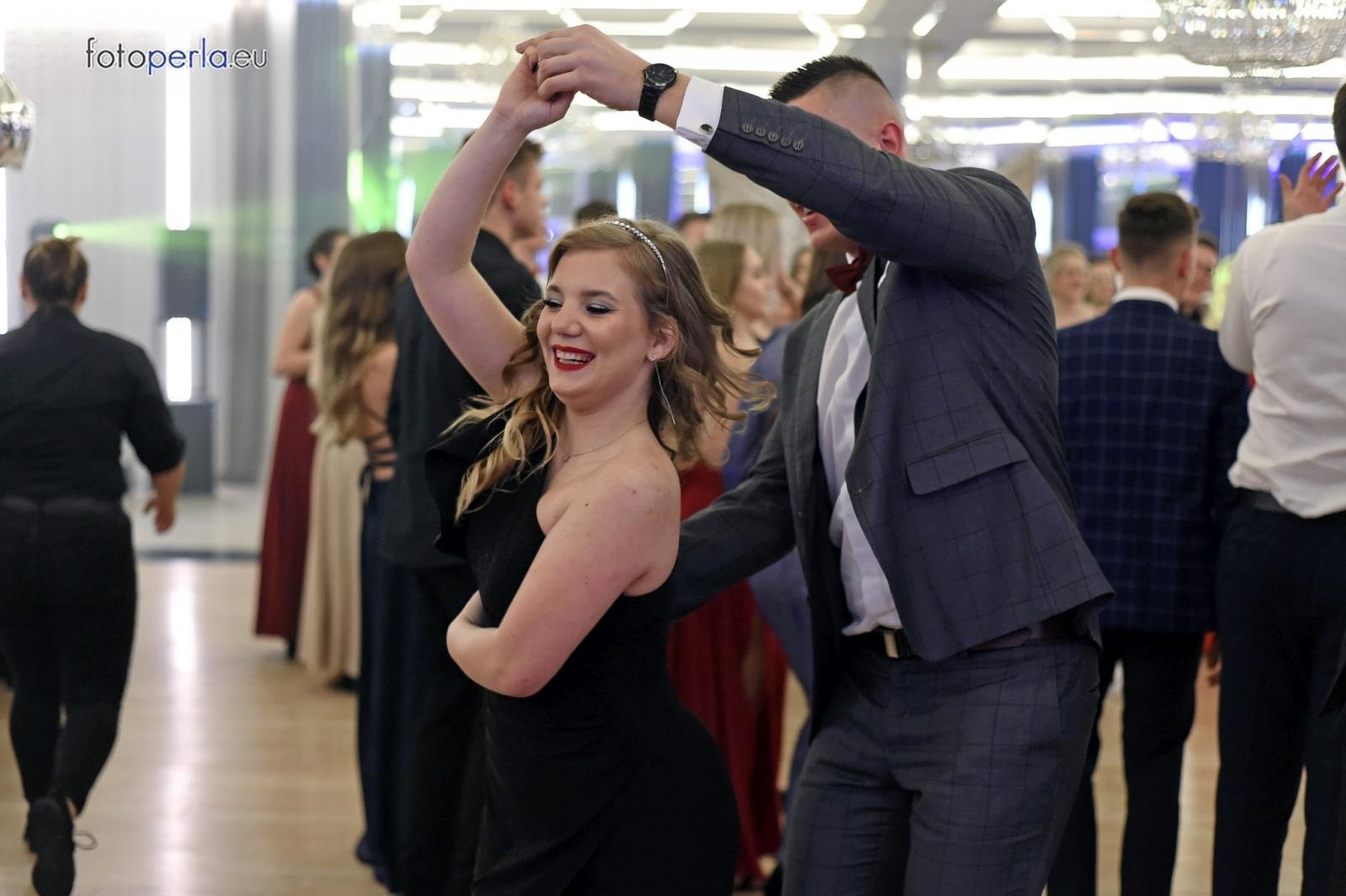 Zdjęcie w galerii na portalu naszraciborz.pl: Studniówka CKZiU nr 1 w Raciborzu - szalona zabawa do białego rana wiadomości z regionu